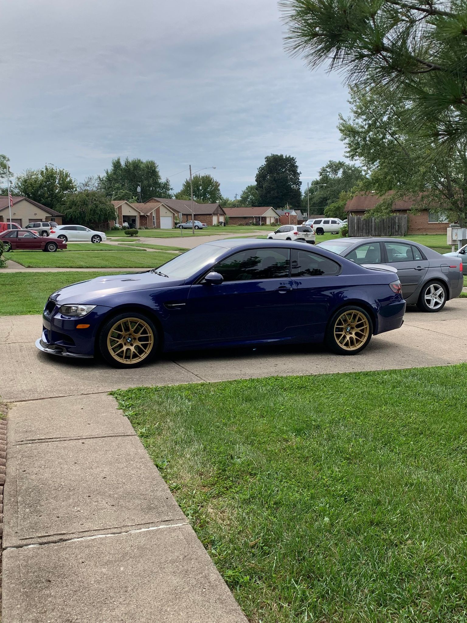 Blue BMW E92 Coupe M3 with 18" EC-7R Apex wheels in Satin Gold