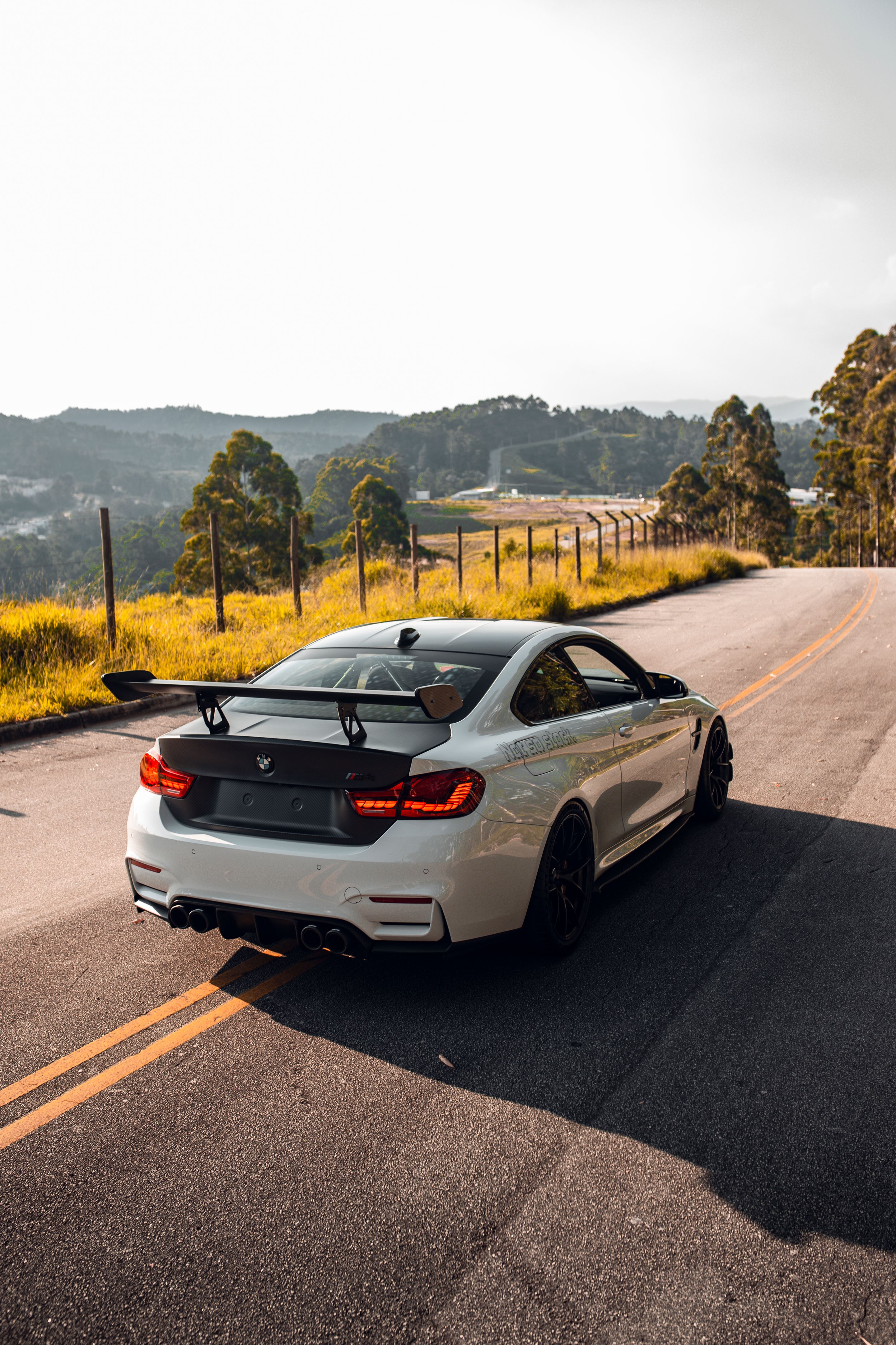 White BMW F82 Coupe M4 with 19"/20" VS-5RS Apex wheels in Satin Black