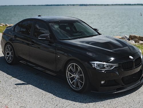 Black BMW 3 Series - VS-5 in Hyper Black