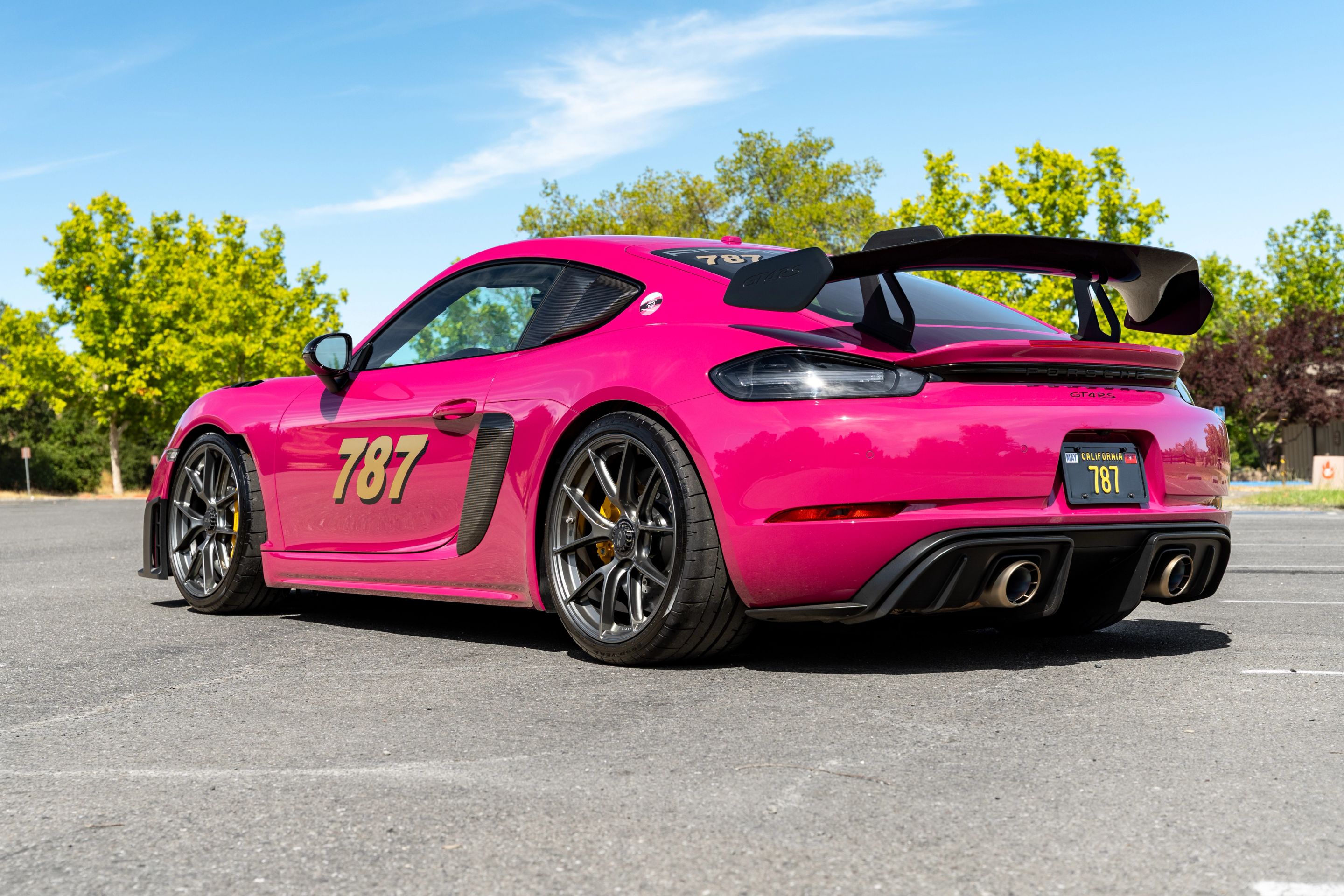 Pink Porsche 718 Cayman GT4 RS with 20" VS-5RS Apex wheels in Anthracite