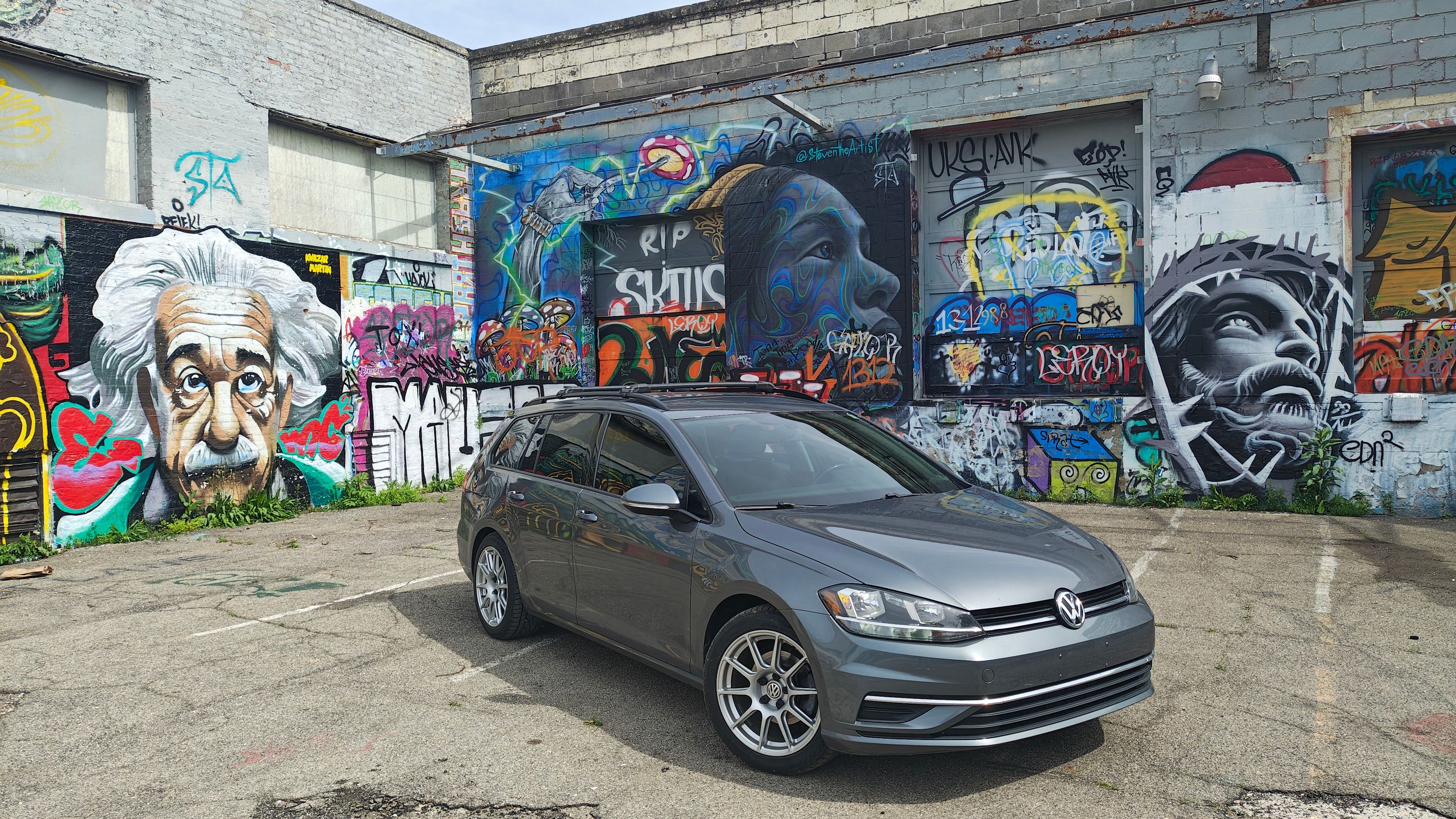 Grey VW MK7 Alltrack/SportWagen Golf SportWagen with 17" SM-10 Apex wheels in Race Silver