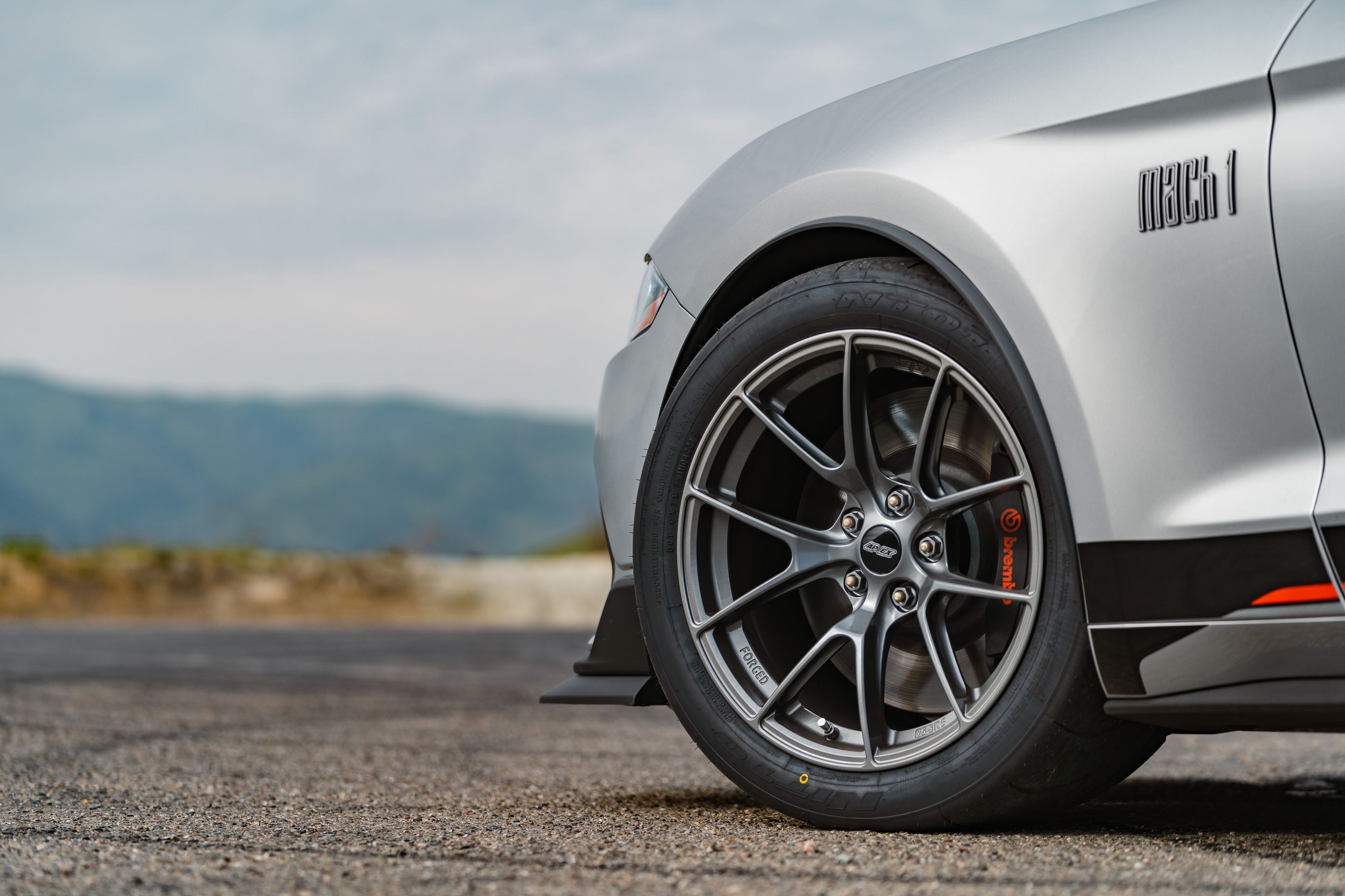 Silver Ford S550 Mustang Mach 1 with 18" VS-5RS Apex wheels in Anthracite