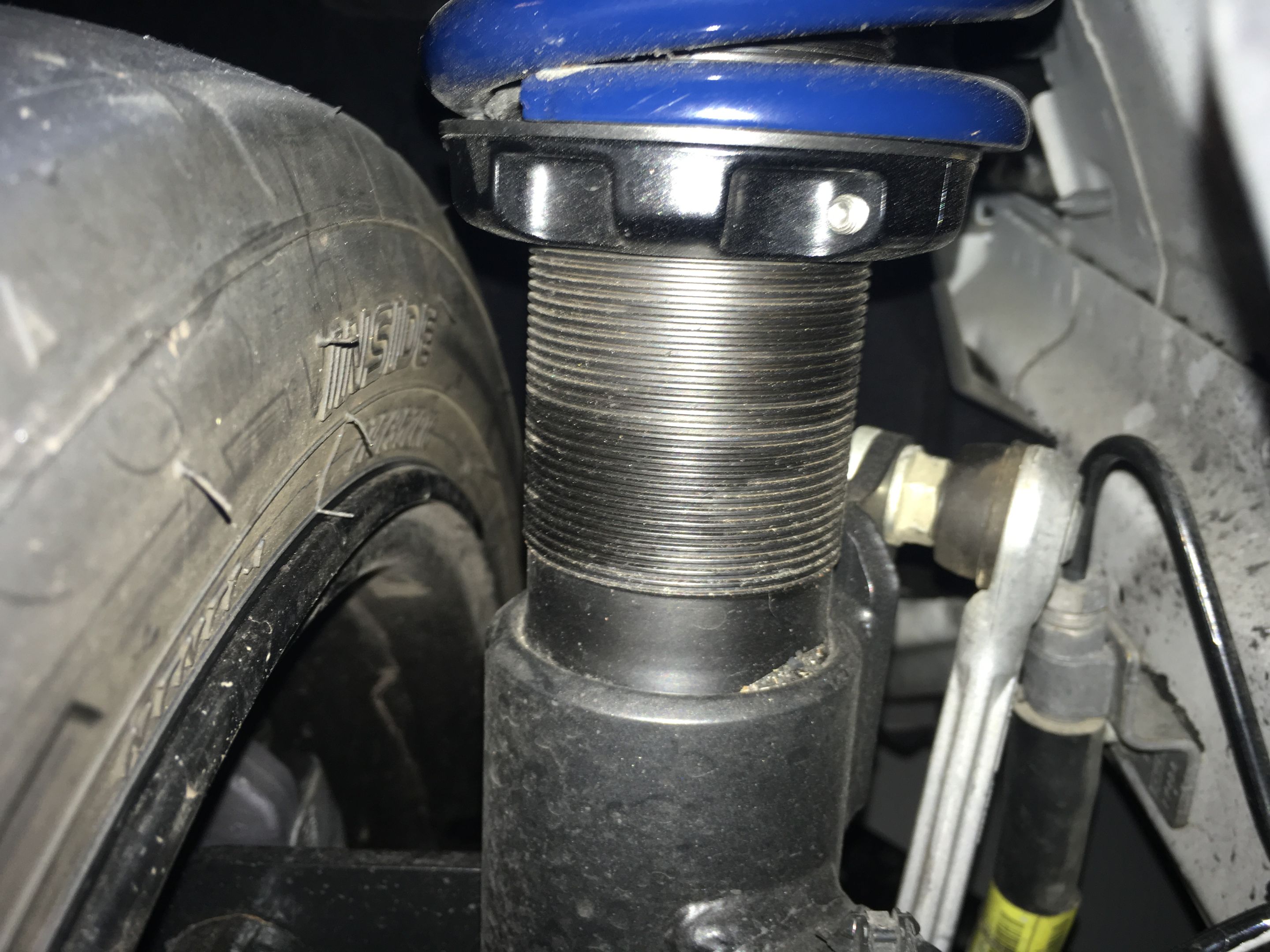 White Ford S550 Mustang GT with 18" EC-7 Apex wheels in Anthracite