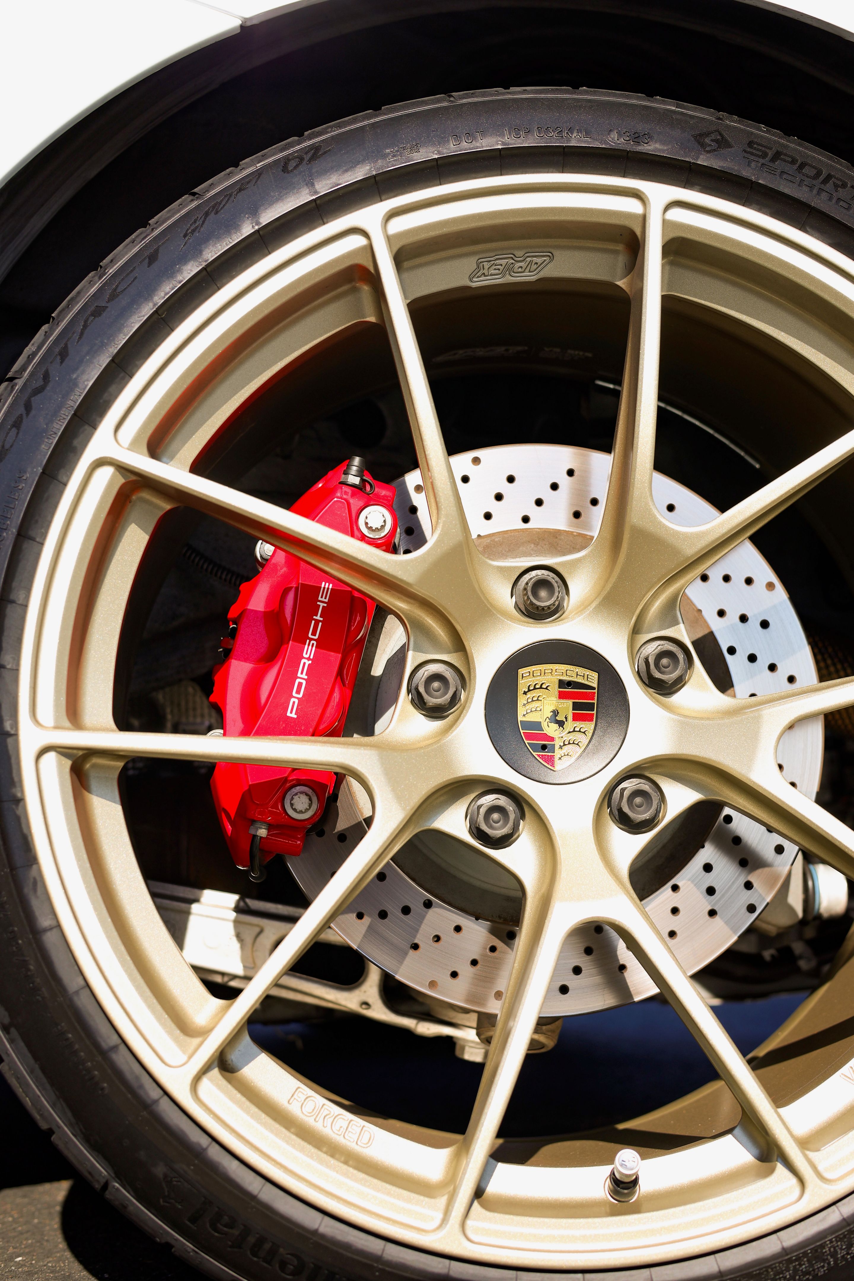 White Porsche 718 Cayman GTS 4.0L with 20" VS-5RS Apex wheels in Motorsport Gold