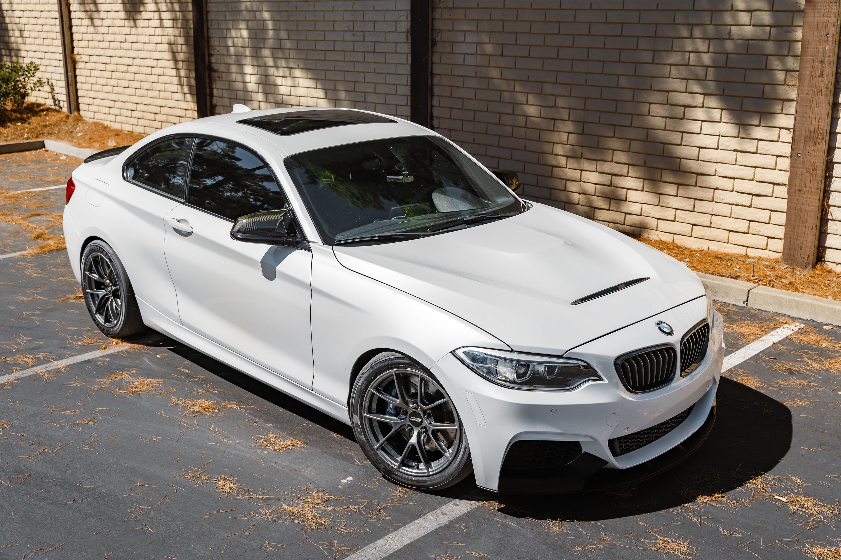 White BMW F22 Coupe 2 Series with 17" VS-5RS Apex wheels in Anthracite