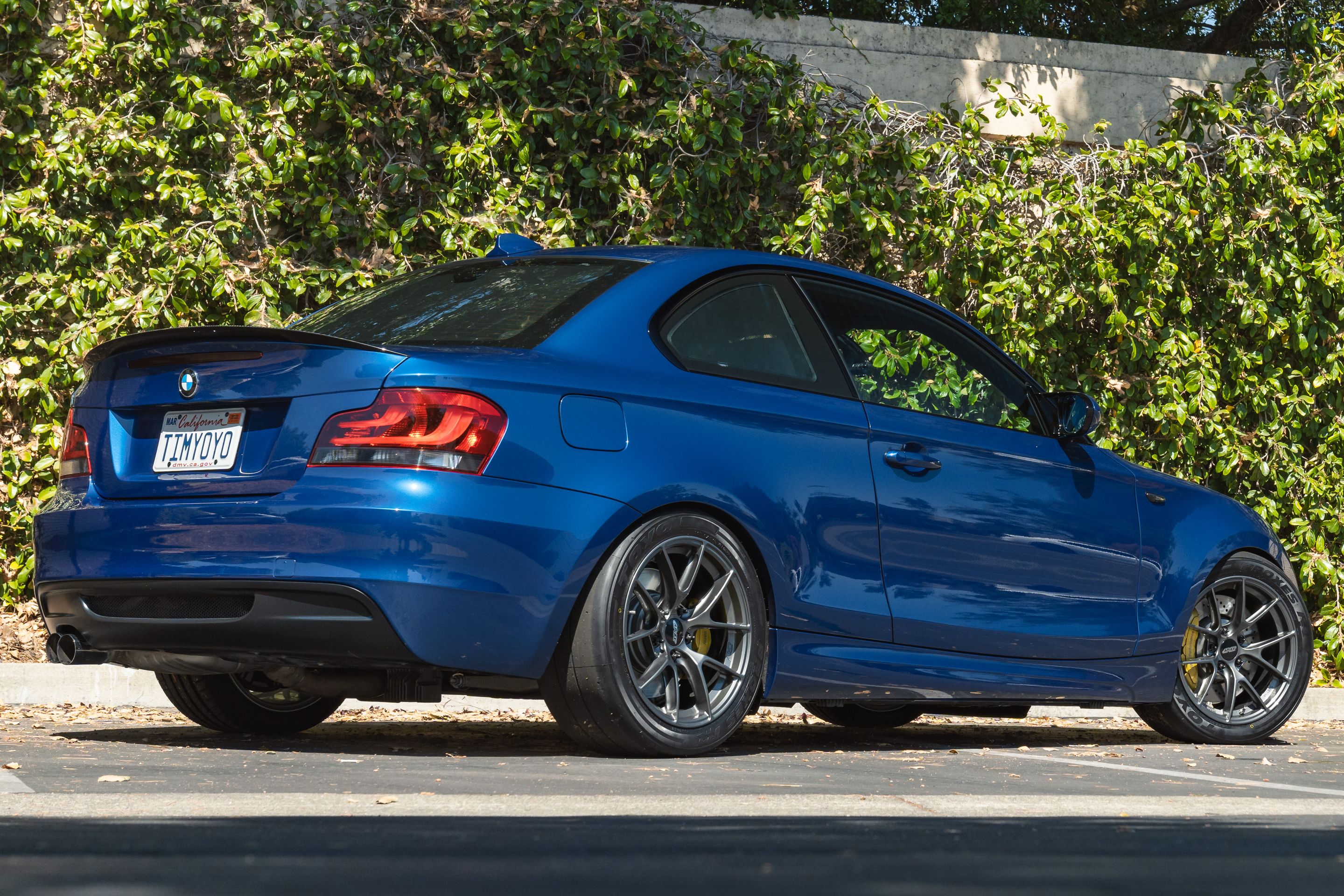Blue BMW E82 Coupe 1 Series with 17" VS-5RS Apex wheels in Anthracite