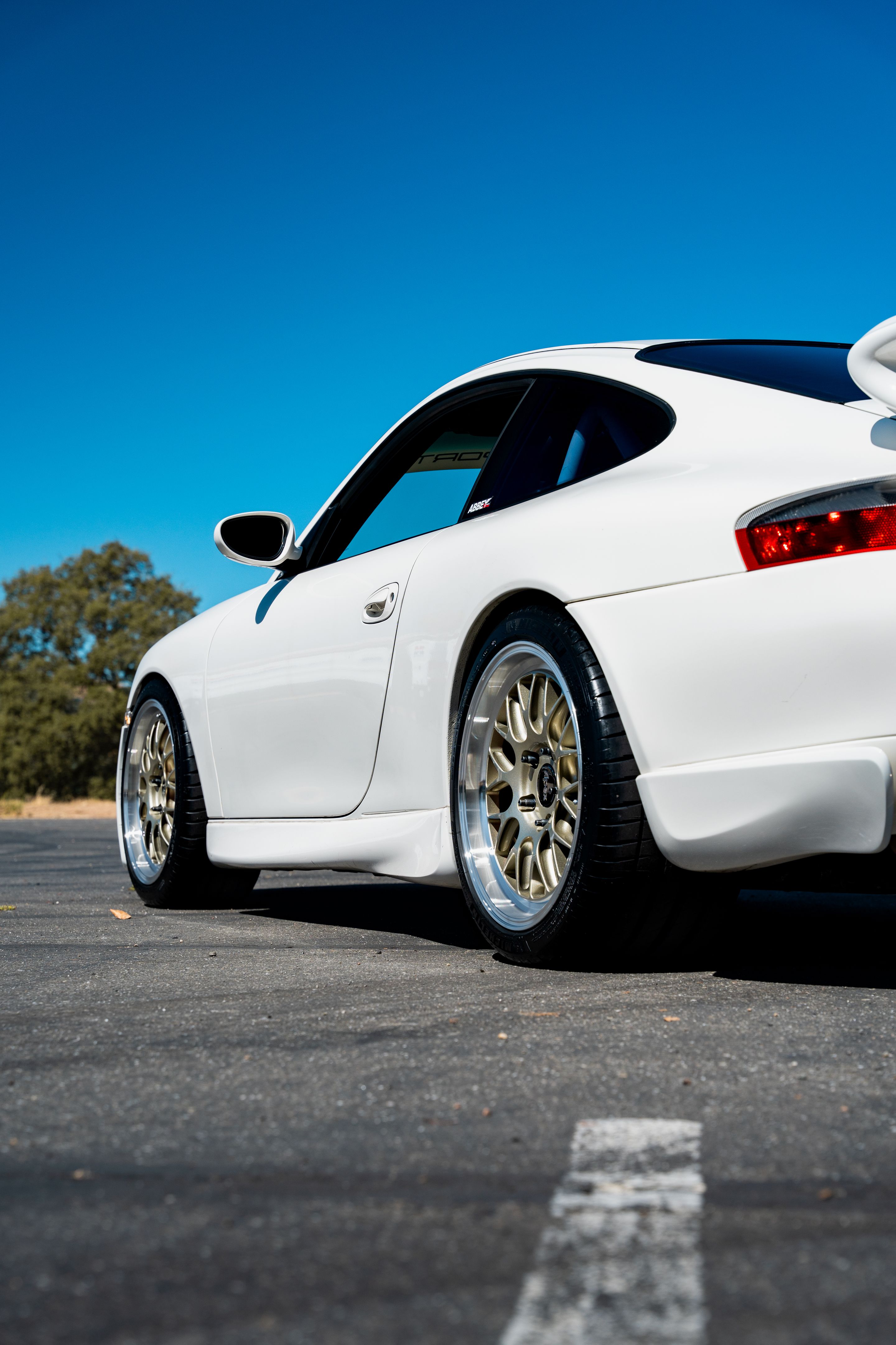 White Porsche 911 996 Carrera with 18" ML-10RT Apex wheels in Machined Lip Gloss Motorsport Gold