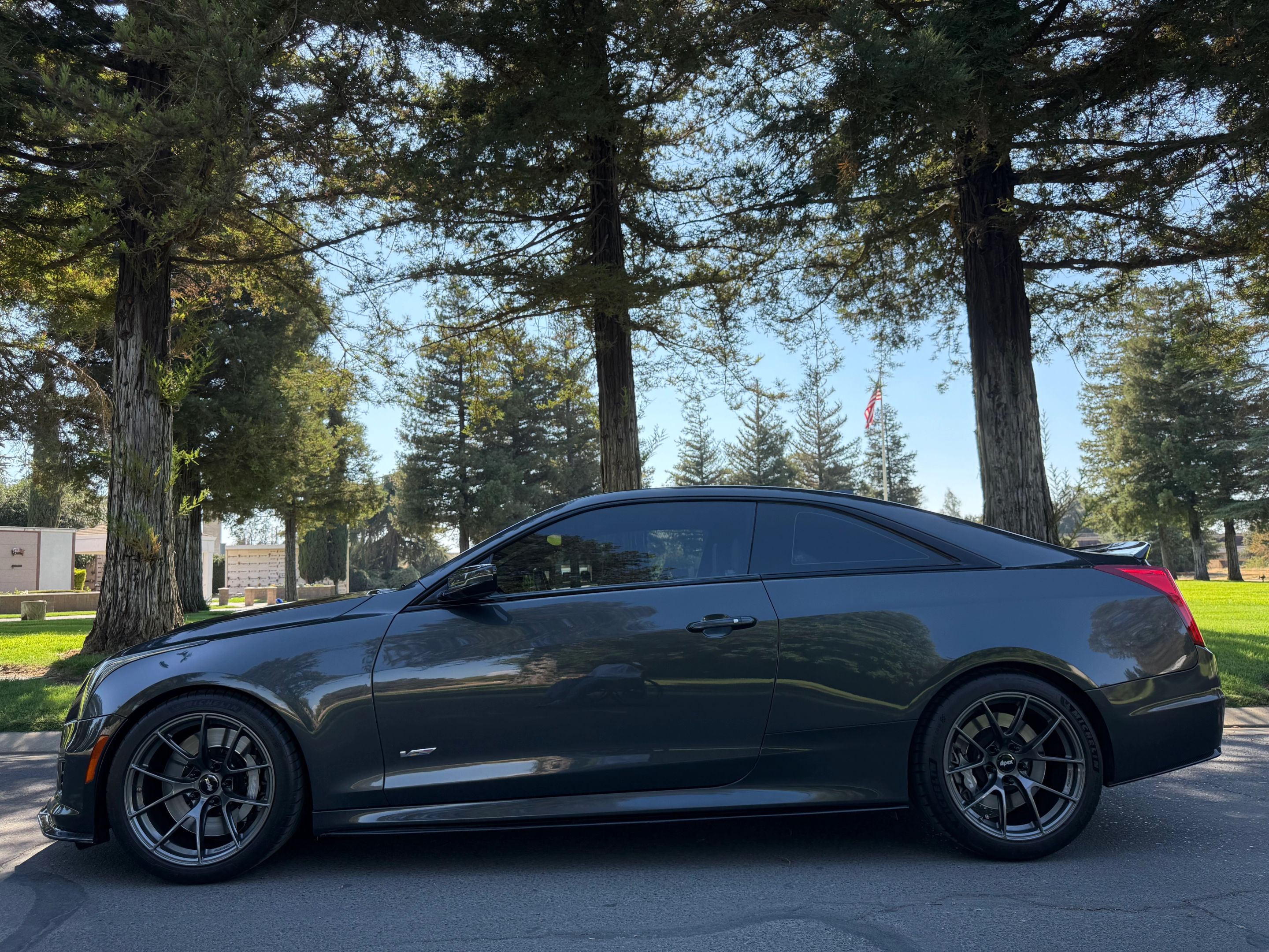 Grey Cadillac ATS-V with 18" VS-5RS Apex wheels in Anthracite
