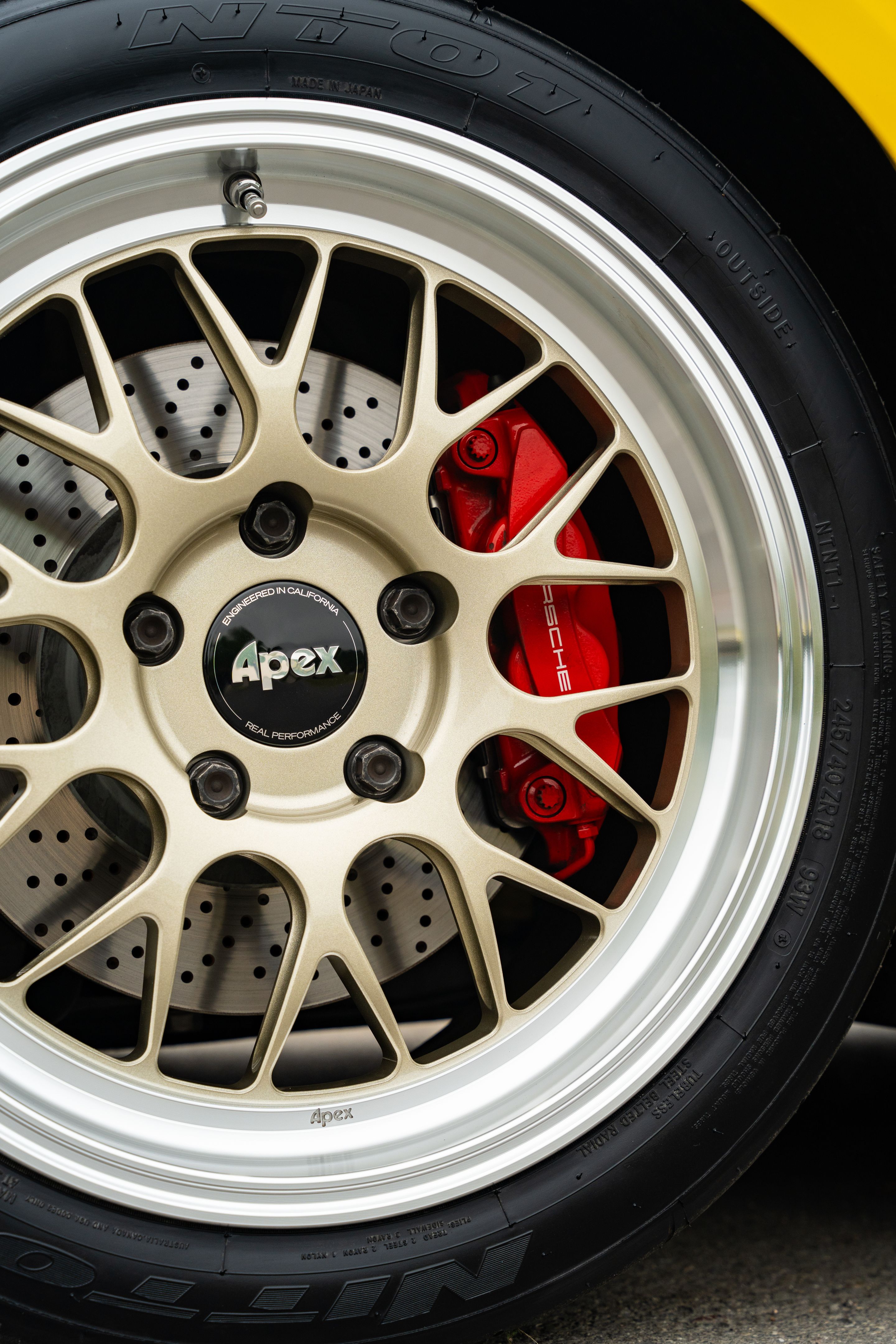 Yellow Porsche 981 Cayman GTS with 18" ML-10RT Apex wheels in Machined Lip Gloss Motorsport Gold