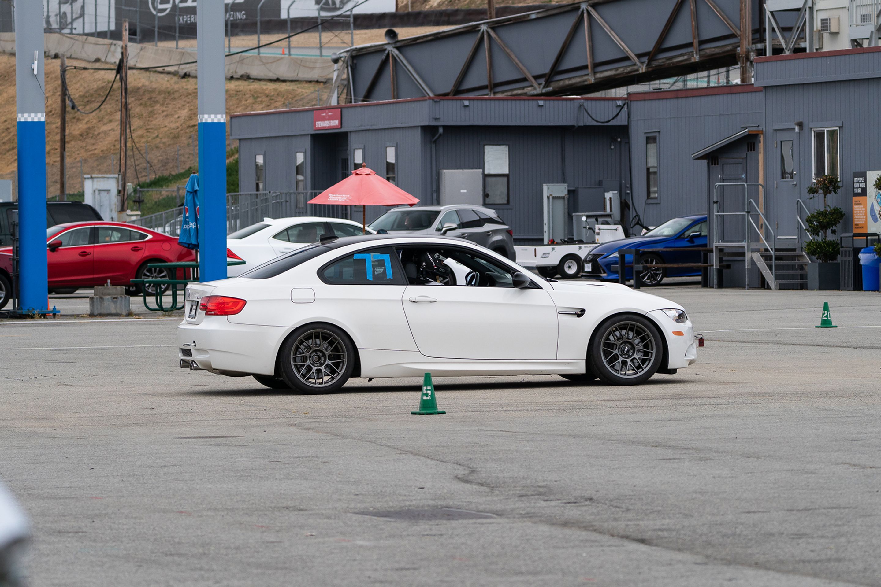 White Porsche 911 996 GT2 with 20" FL-5 Apex wheels in Brushed Clear