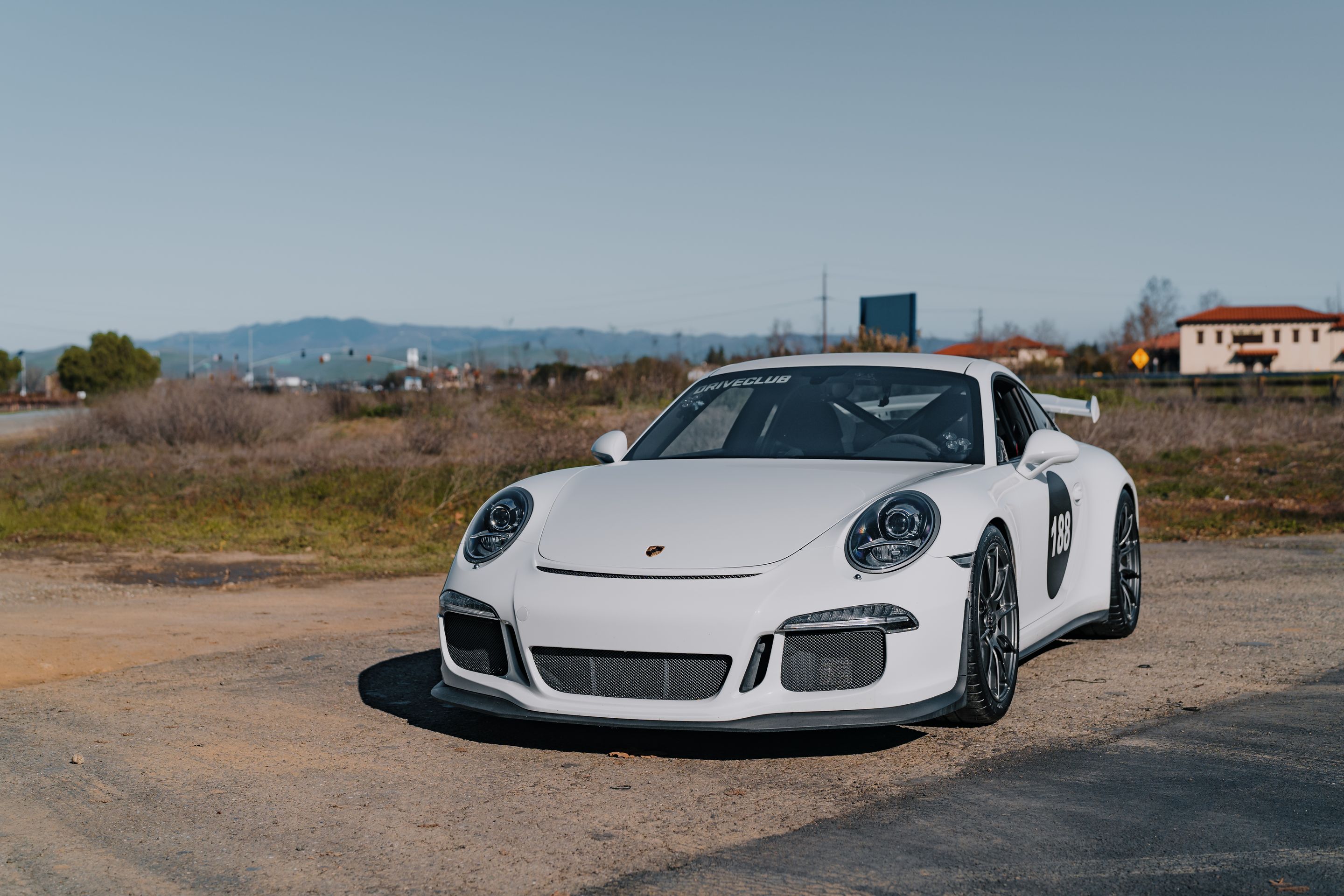 White Porsche 911 991.1 GT3 with 19" SM-10RS Apex wheels in Anthracite