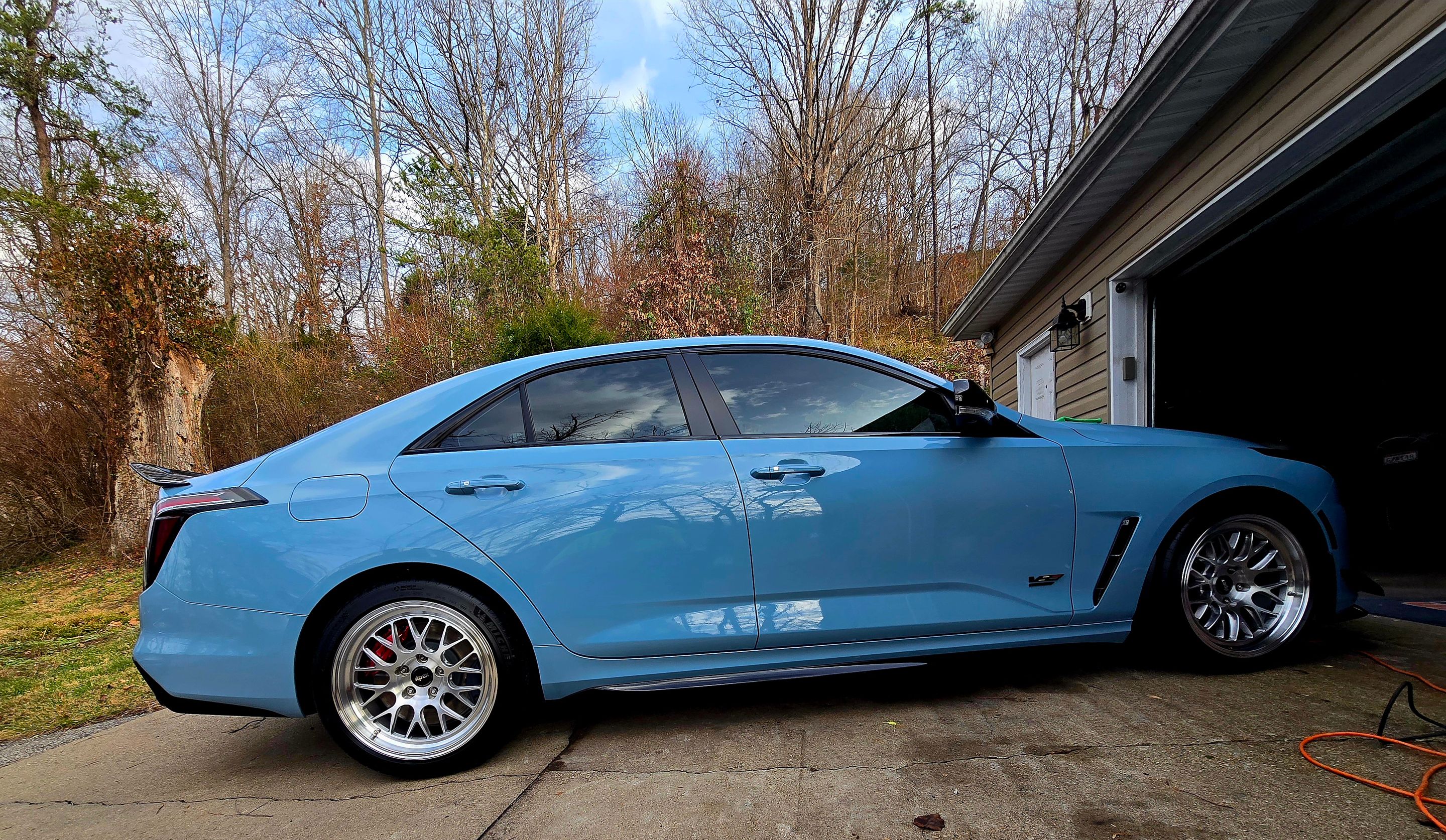 Blue Cadillac CT4-V Blackwing with 18" ML-10RT Apex wheels in Brushed Clear