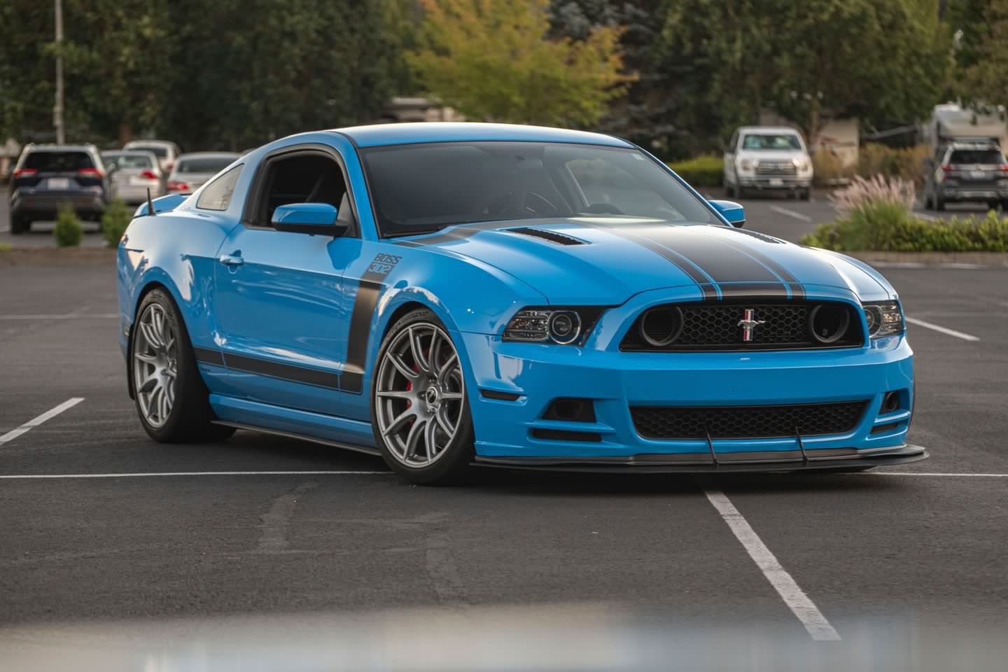 Blue Ford S197 Mustang Boss 302 with 19" SM-10 Apex wheels in Race Silver