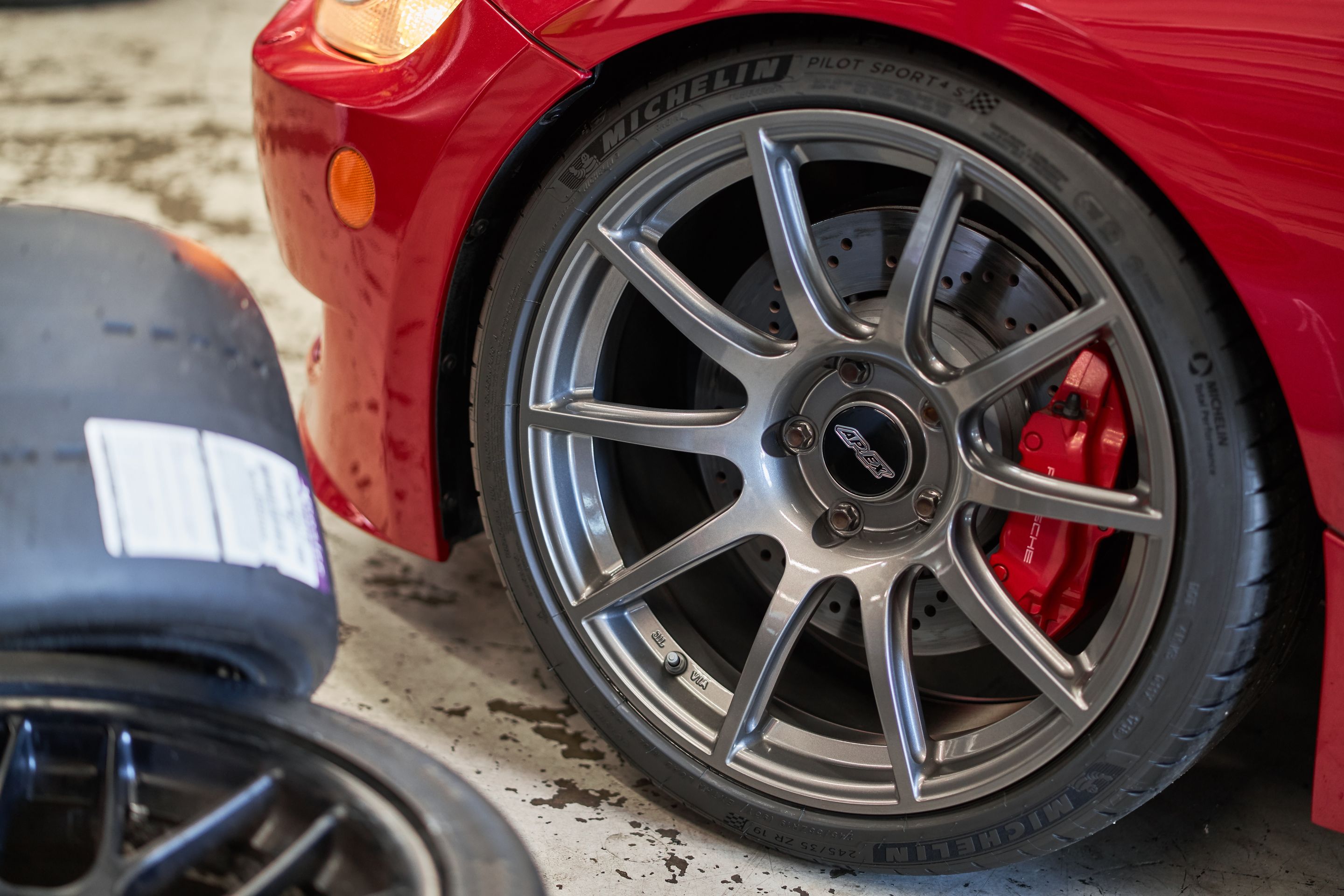 Red BMW E86 Coupe Z4 M with 19" SM-10 Apex wheels in Anthracite