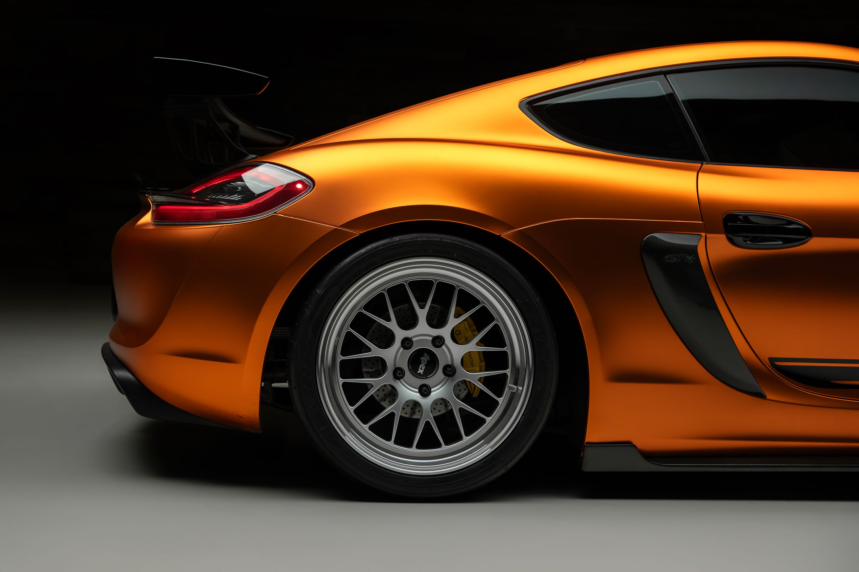 Orange Porsche 981 Cayman GT4 with 19" ML-10RT Apex wheels in Machined Lip Race Silver