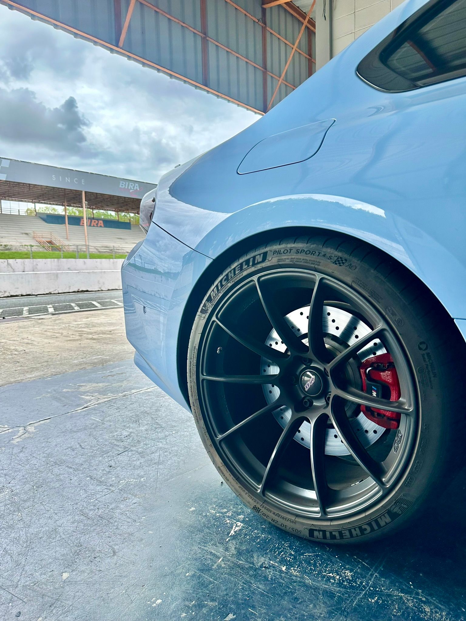 Blue BMW G87 M2 with 19"/20" SM-10RS Apex wheels in Satin Black
