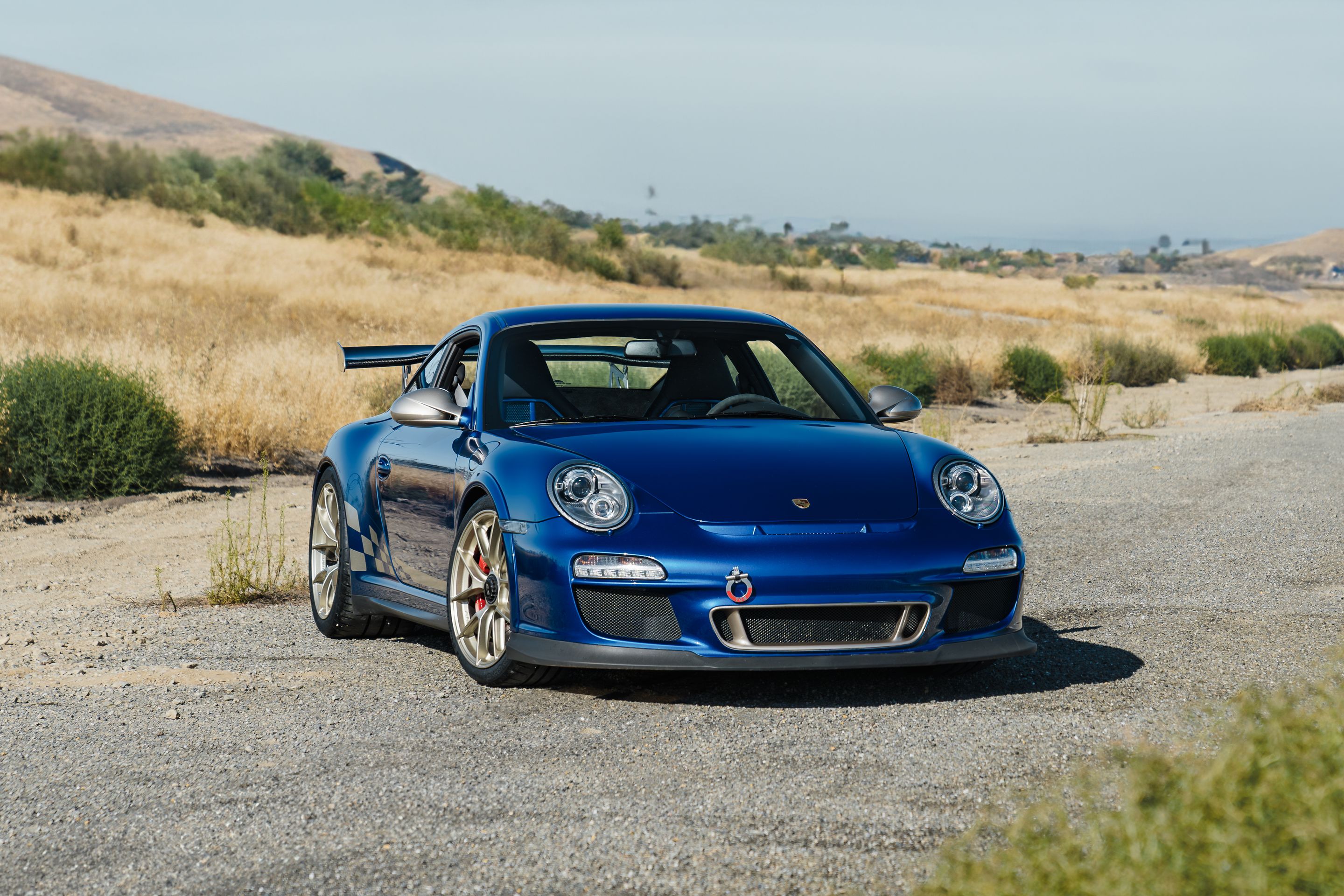 Blue Porsche 911 997 GT3 RS with 19" VS-5RS Apex wheels in Motorsport Gold