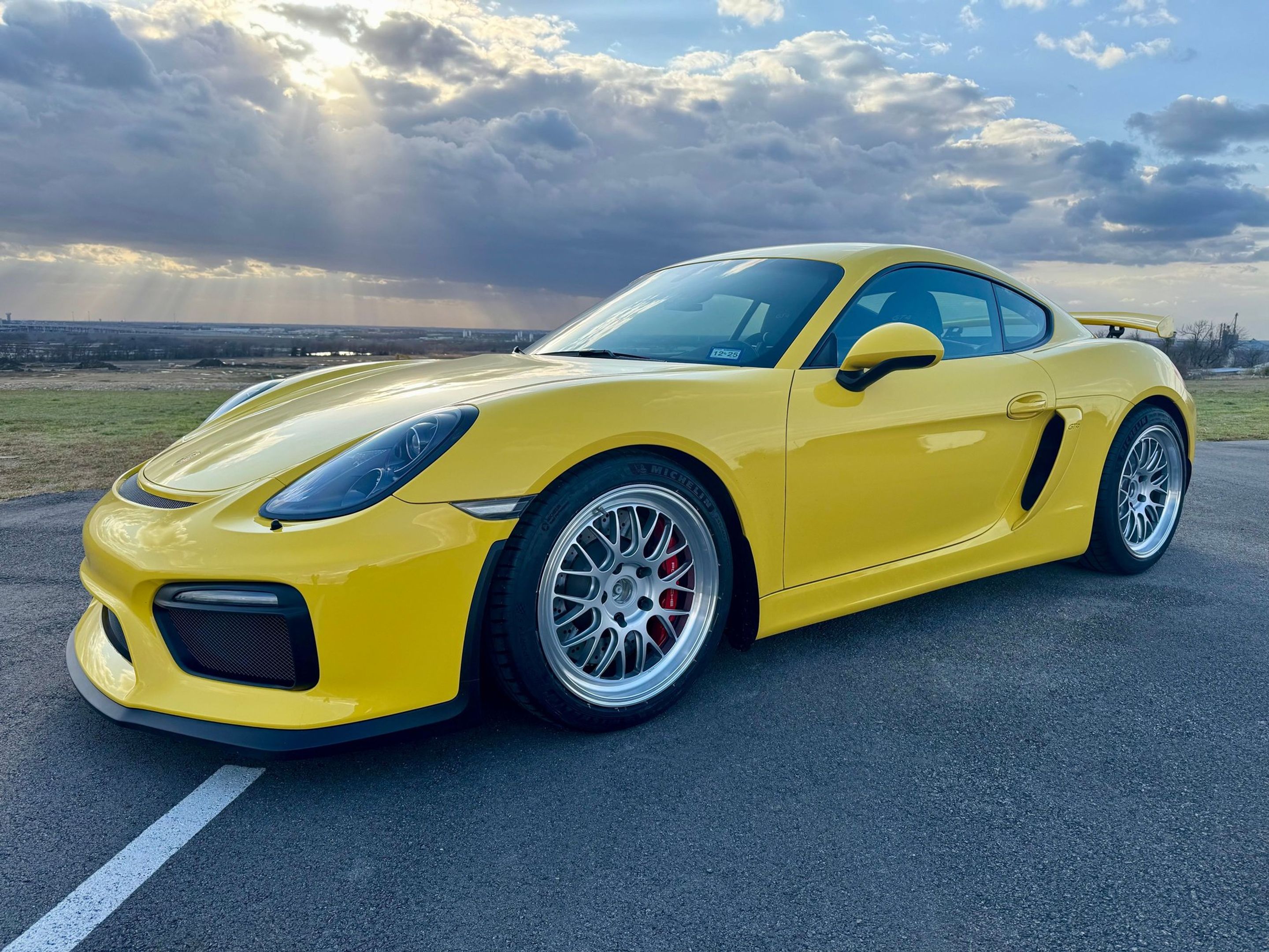 Yellow Porsche 981 Cayman GT4 with 19" ML-10RT Apex wheels in Machined Lip Race Silver