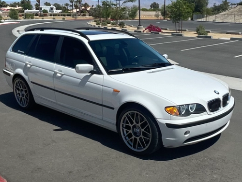 White BMW 3 Series - ARC-8 in Hyper Black