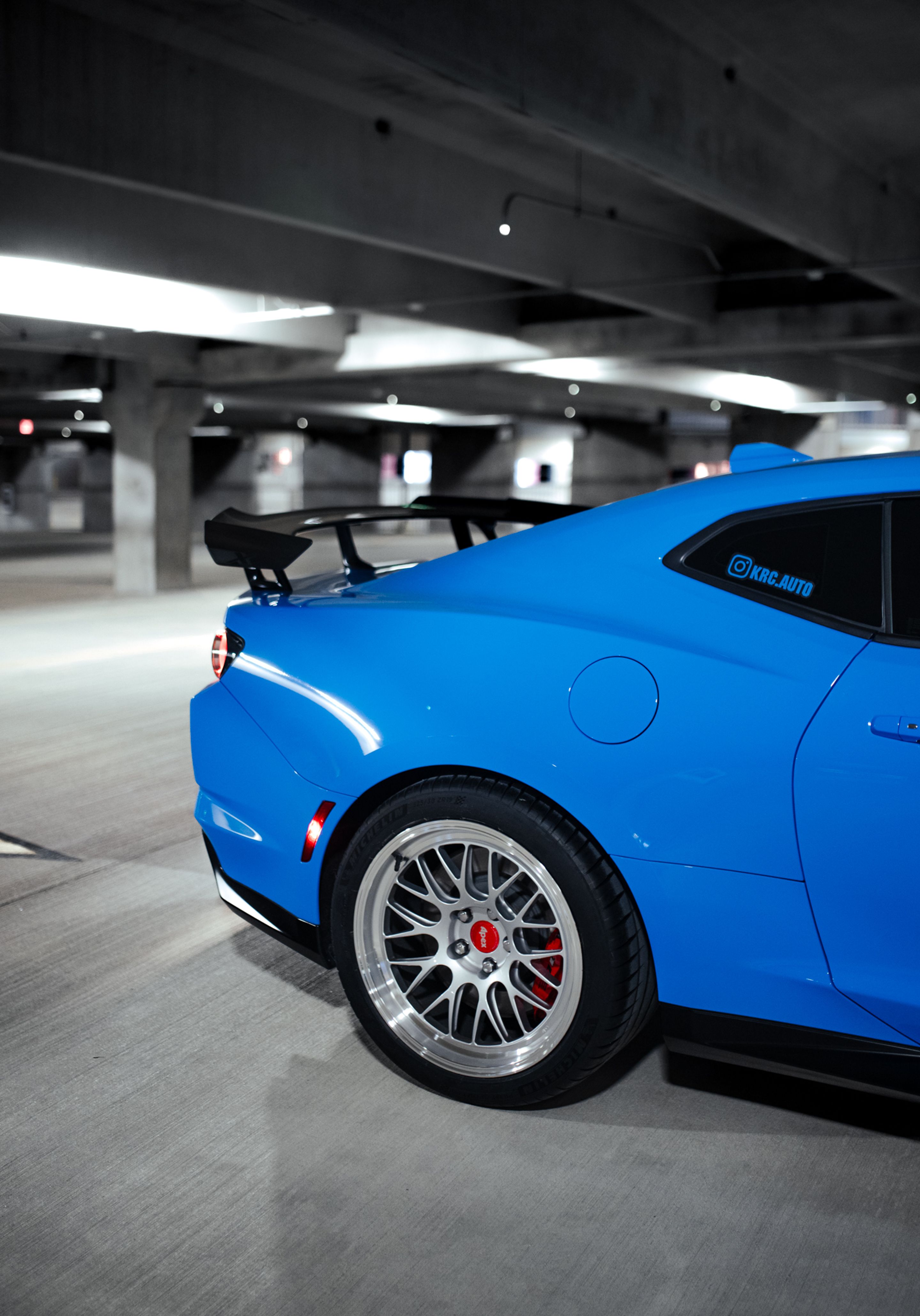 Blue Chevrolet 6th Gen Camaro ZL1 1LE with 19" ML-10RT Apex wheels in Machined Lip Race Silver