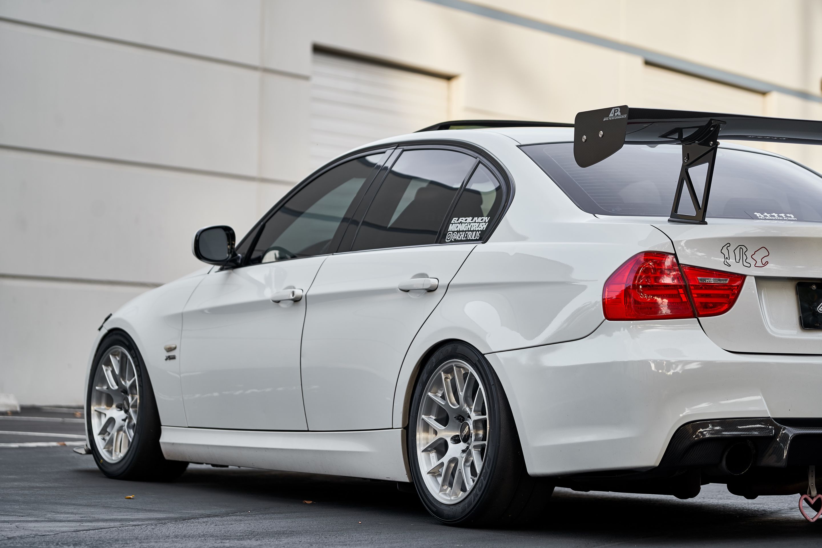 White BMW E90 LCI Sedan 3 Series with 17" EC-7R Apex wheels in Brushed Clear