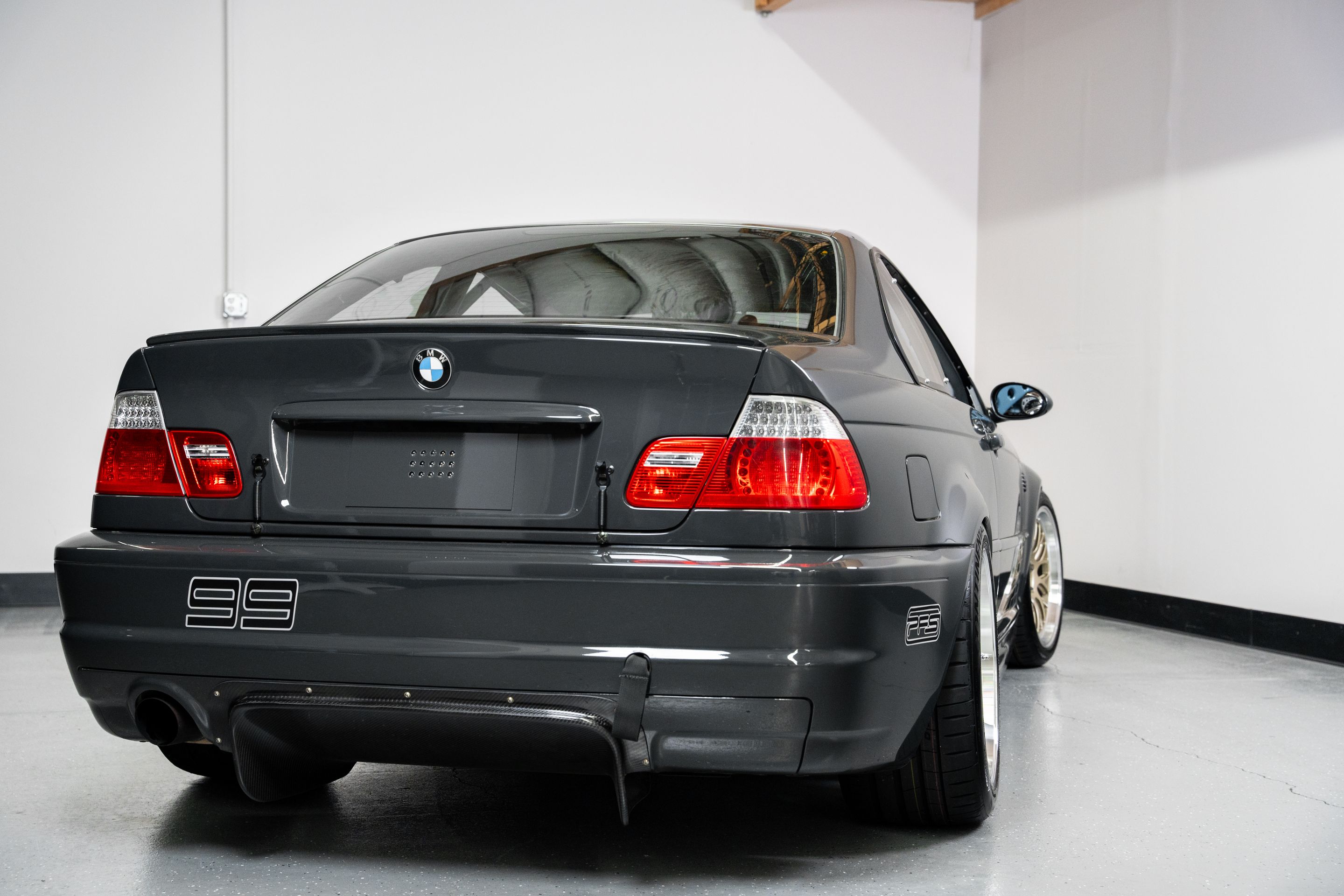 Grey BMW E46 M3 with 18" ML-10RT Apex wheels in Machined Lip Gloss Motorsport Gold