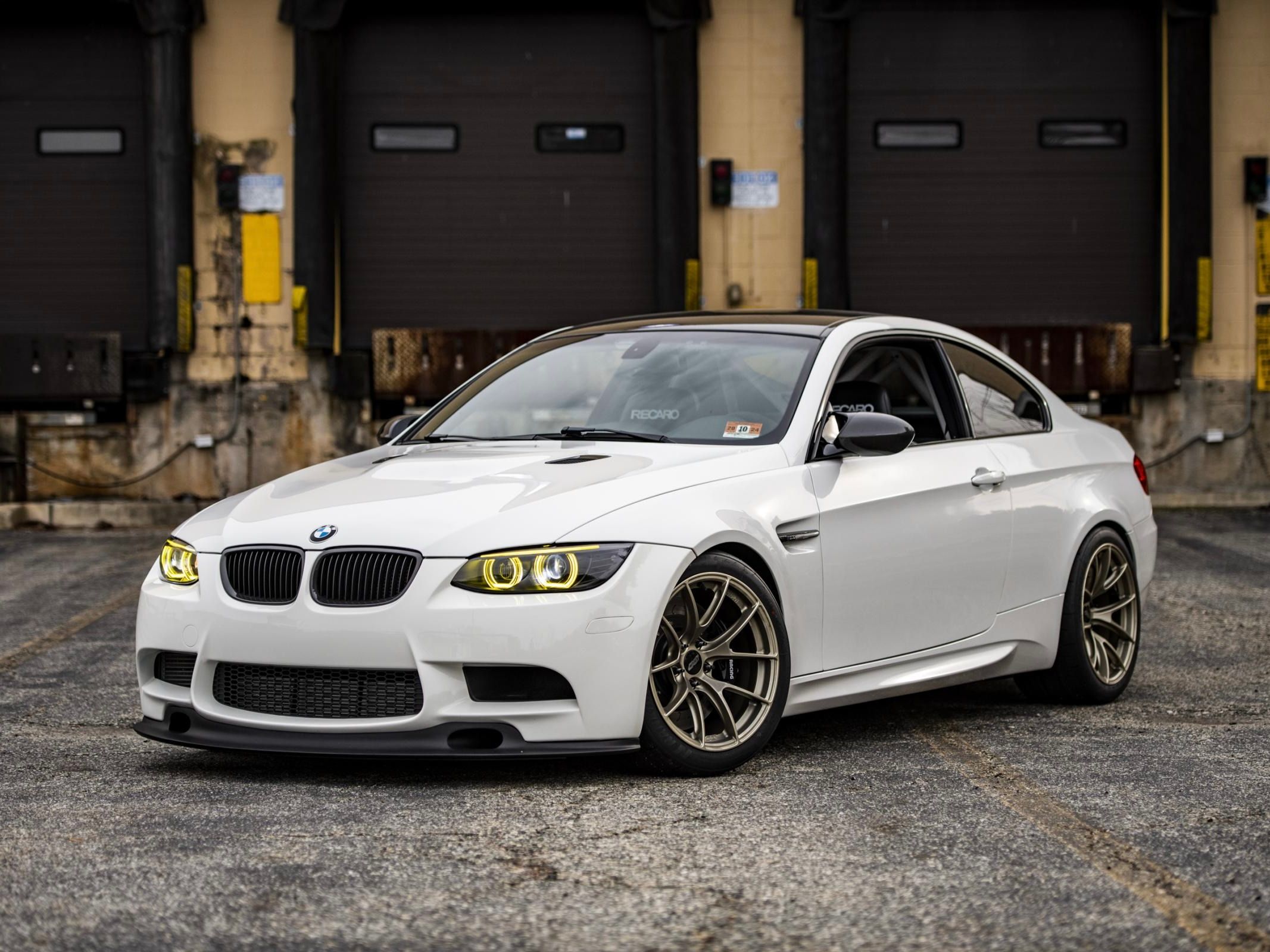 White BMW E92 Coupe M3 with 18" VS-5RS Apex wheels in Motorsport Gold