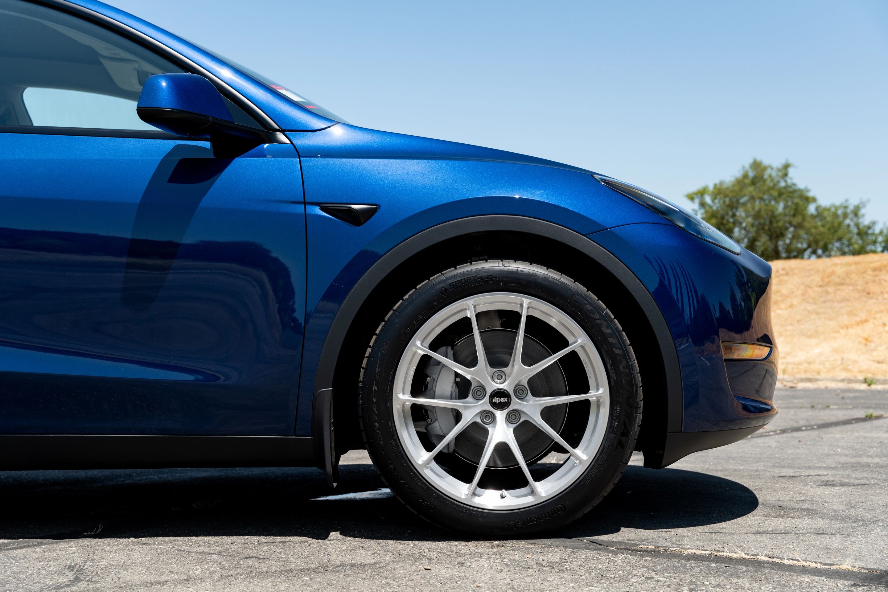 Blue Tesla Model Y RWD/AWD with 20" VS-5RX Apex wheels in Brushed Clear