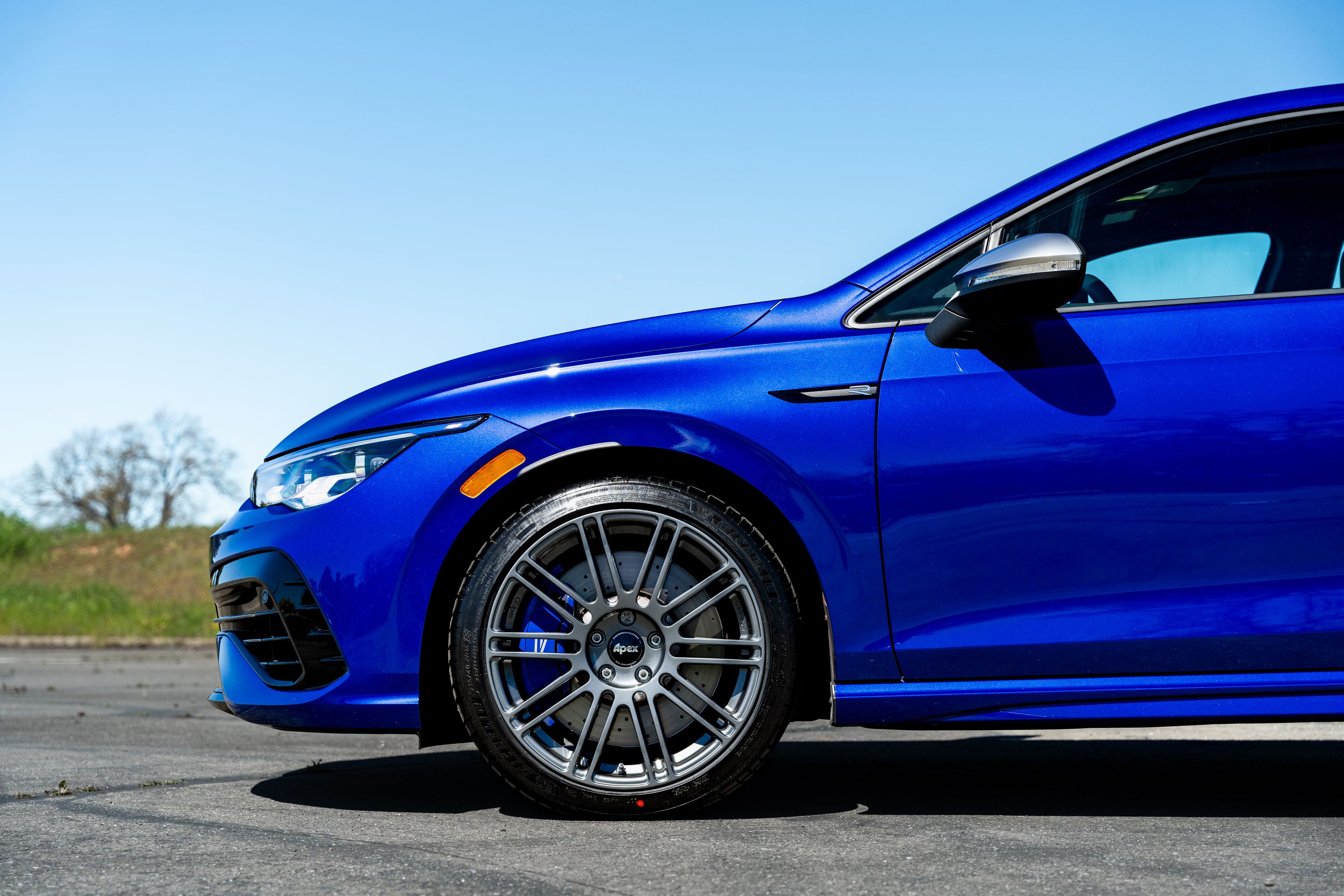 Blue VW MK8 Golf R with 18" TC-10RT Apex wheels in Anthracite