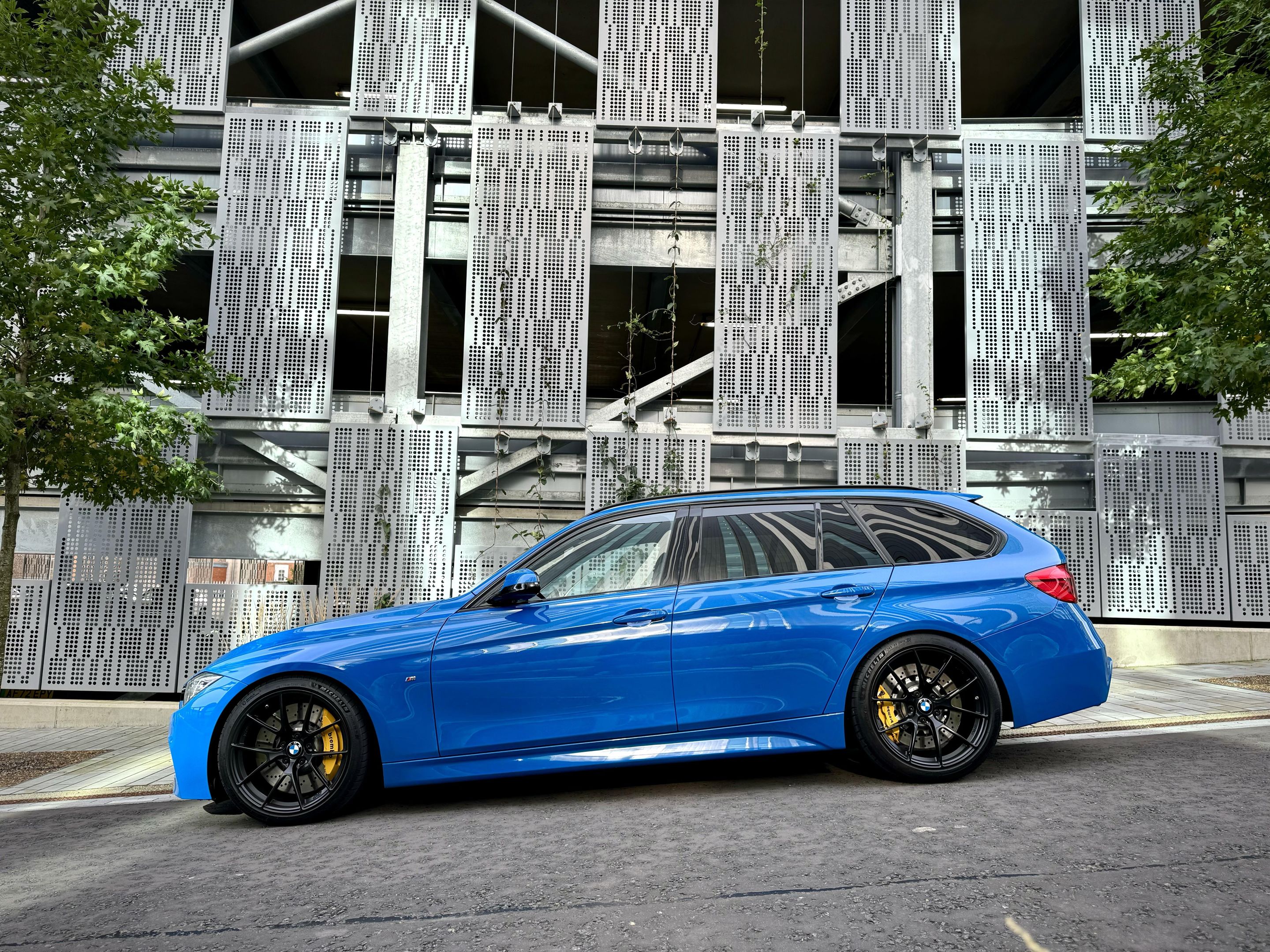 Blue BMW F31 Wagon 3 Series with 19" VS-5RS Apex wheels in Satin Black
