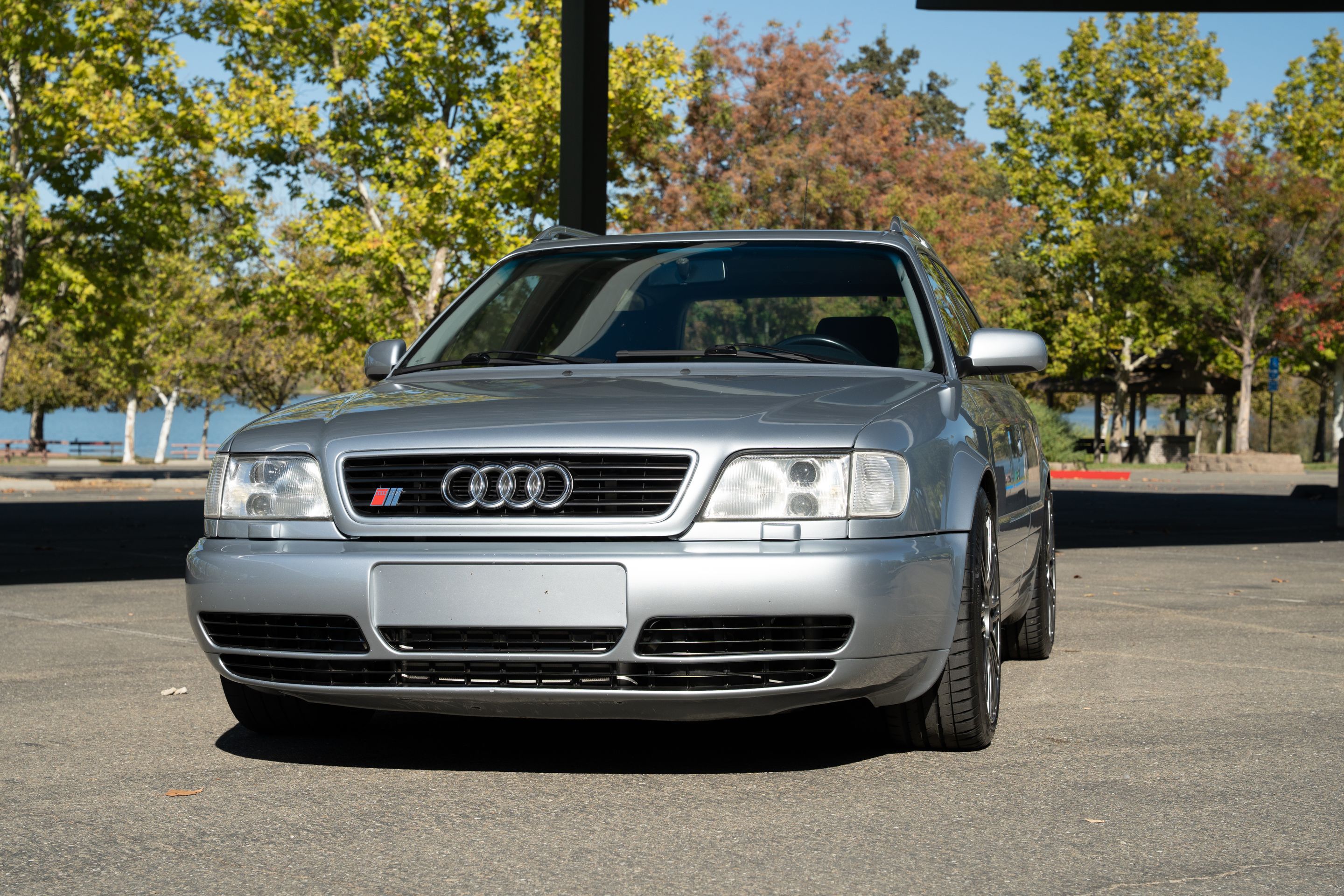 Silver Audi C4 S6 Avant/Wagon with 18" TC-10RT Apex wheels in Anthracite
