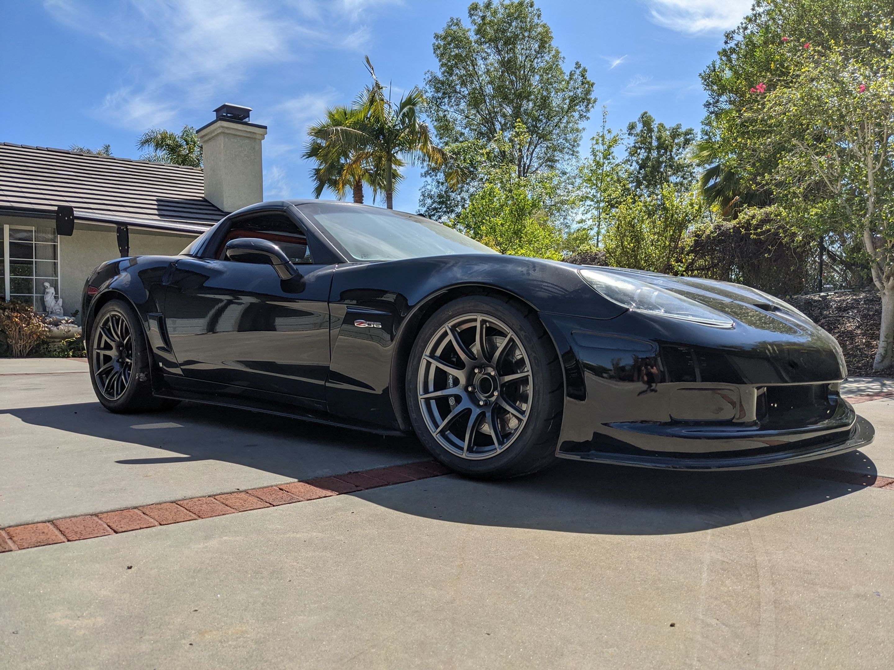 Black Chevrolet C6 Corvette Z06 with 18" SM-10 Apex wheels in Anthracite