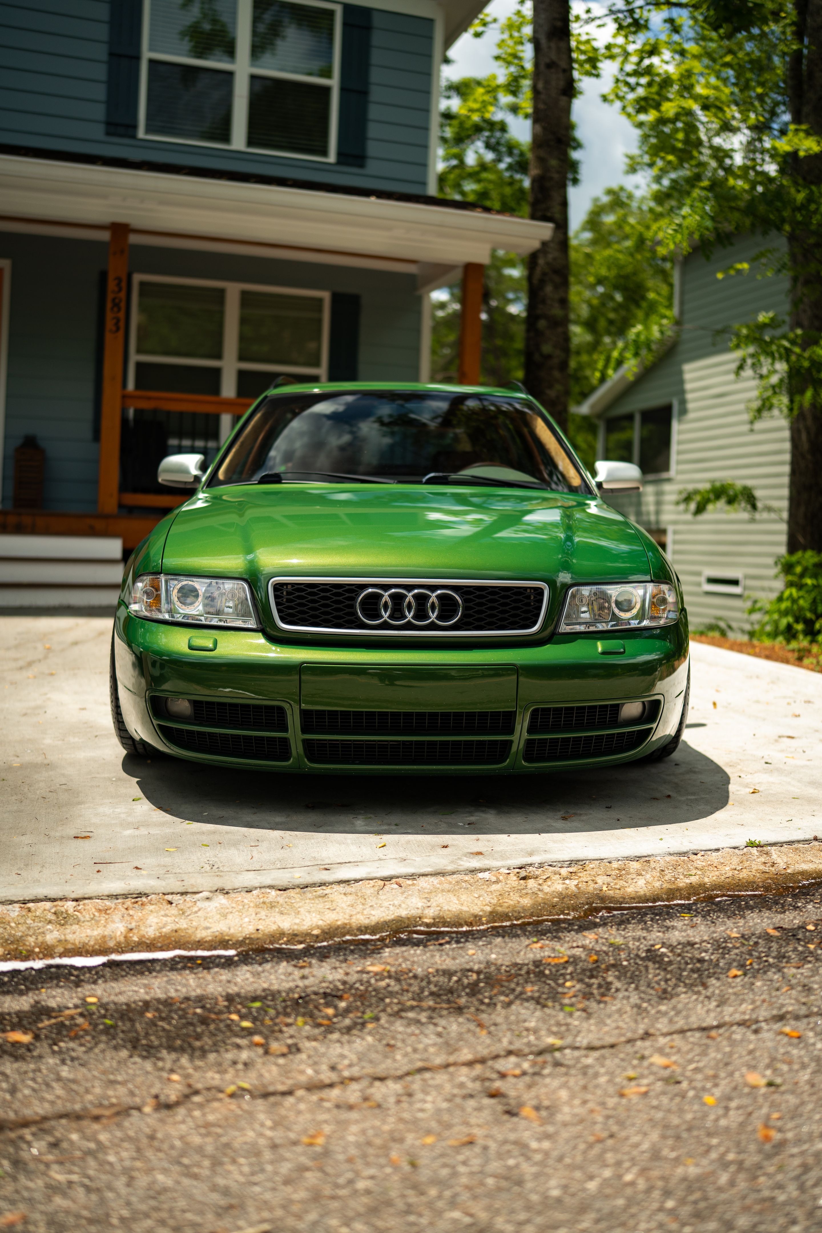 Green Audi B5 S4 Avant/Wagon with 18" ML-10RT Apex wheels in Machined Lip Gloss Motorsport Gold
