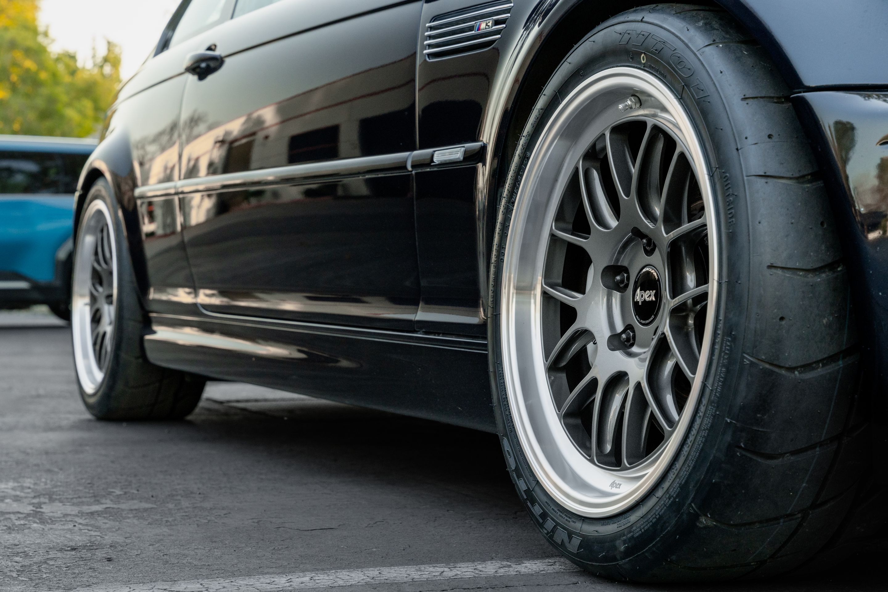 Black BMW E46 M3 with 18" ML-7RT Apex wheels in Machined Lip Anthracite
