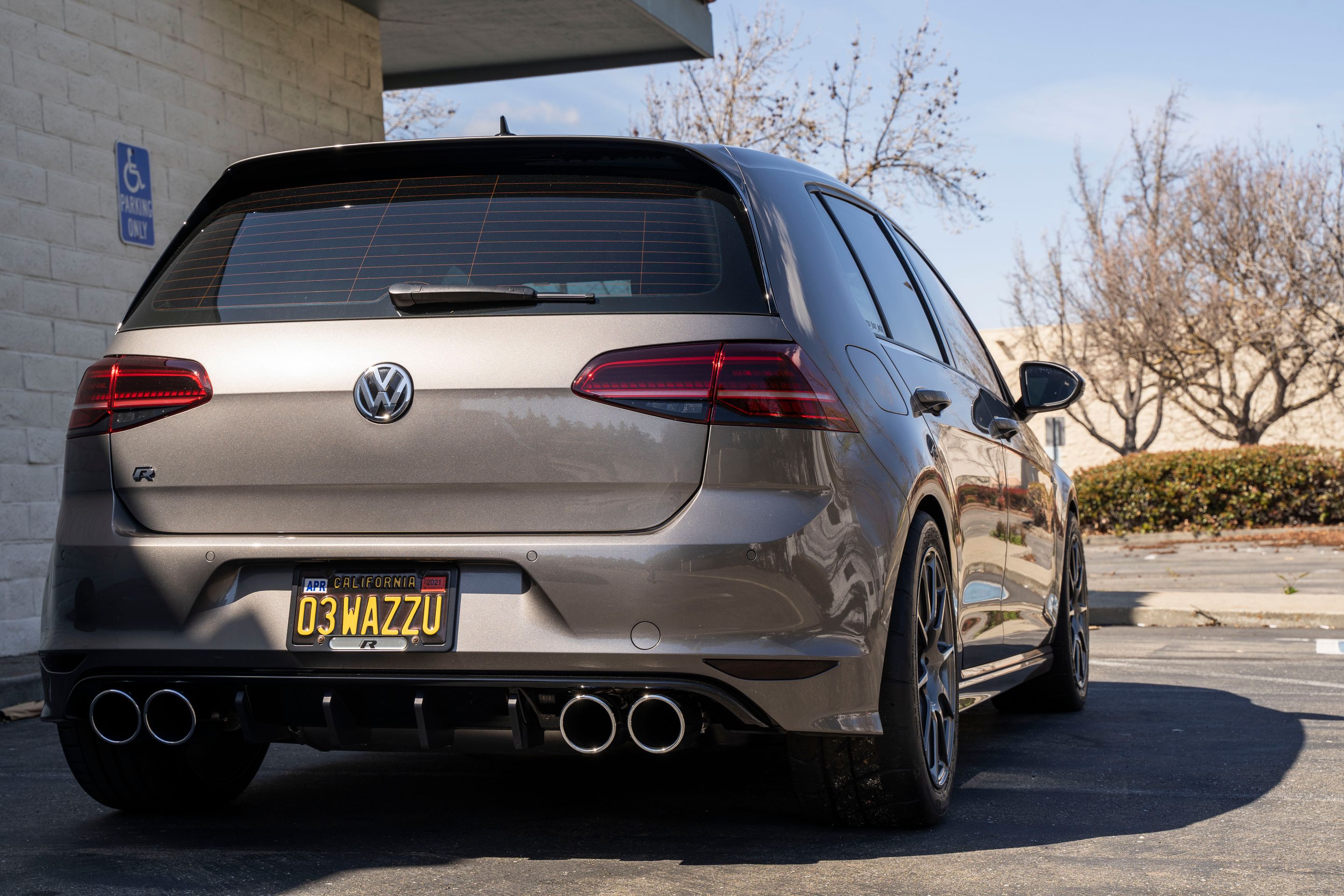 Grey VW MK7 Golf R with 17" SM-10 Apex wheels in Anthracite