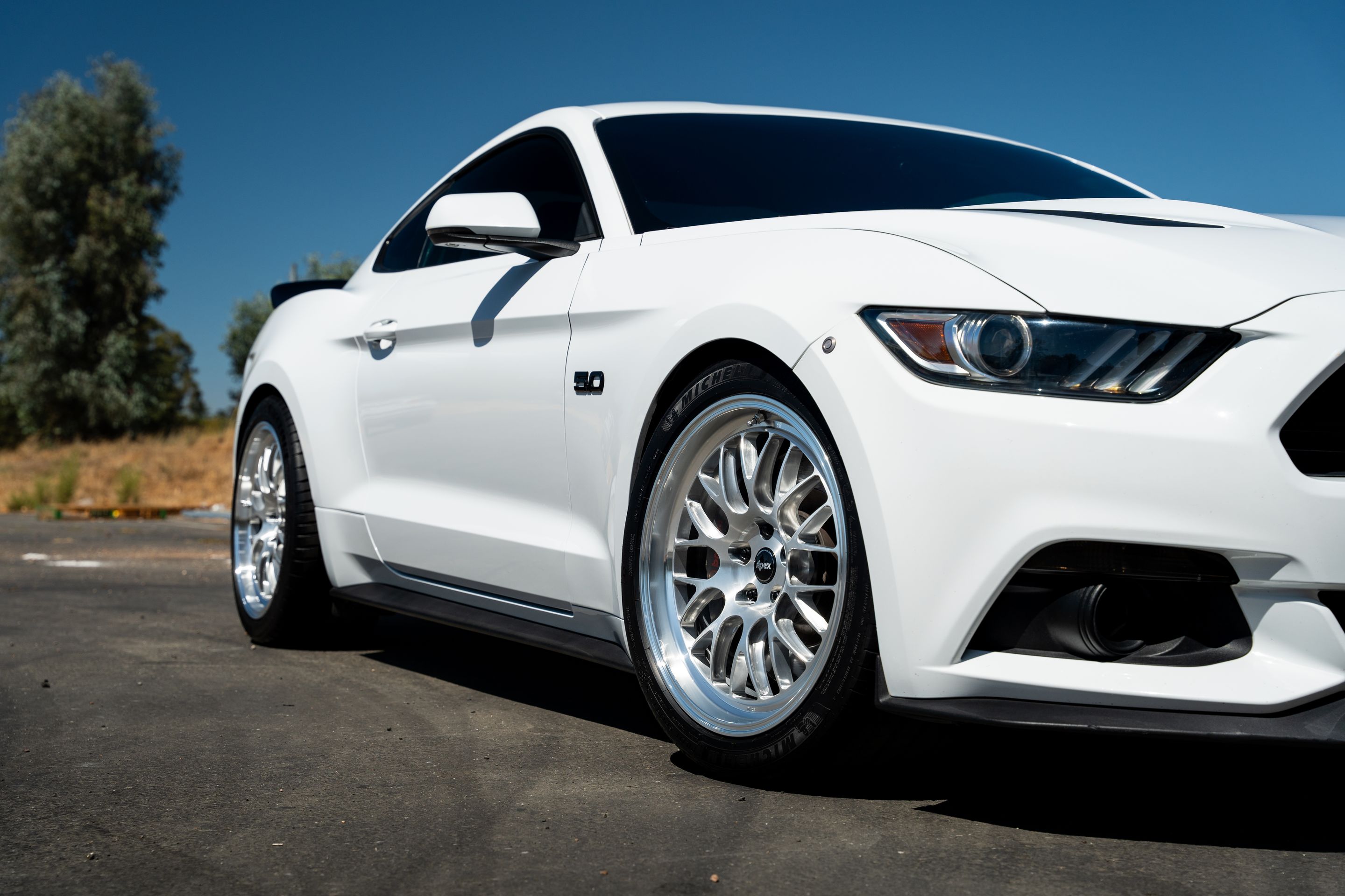 White Ford S550 Mustang GT with 19" ML-10RT Apex wheels in Machined Lip Brushed Clear