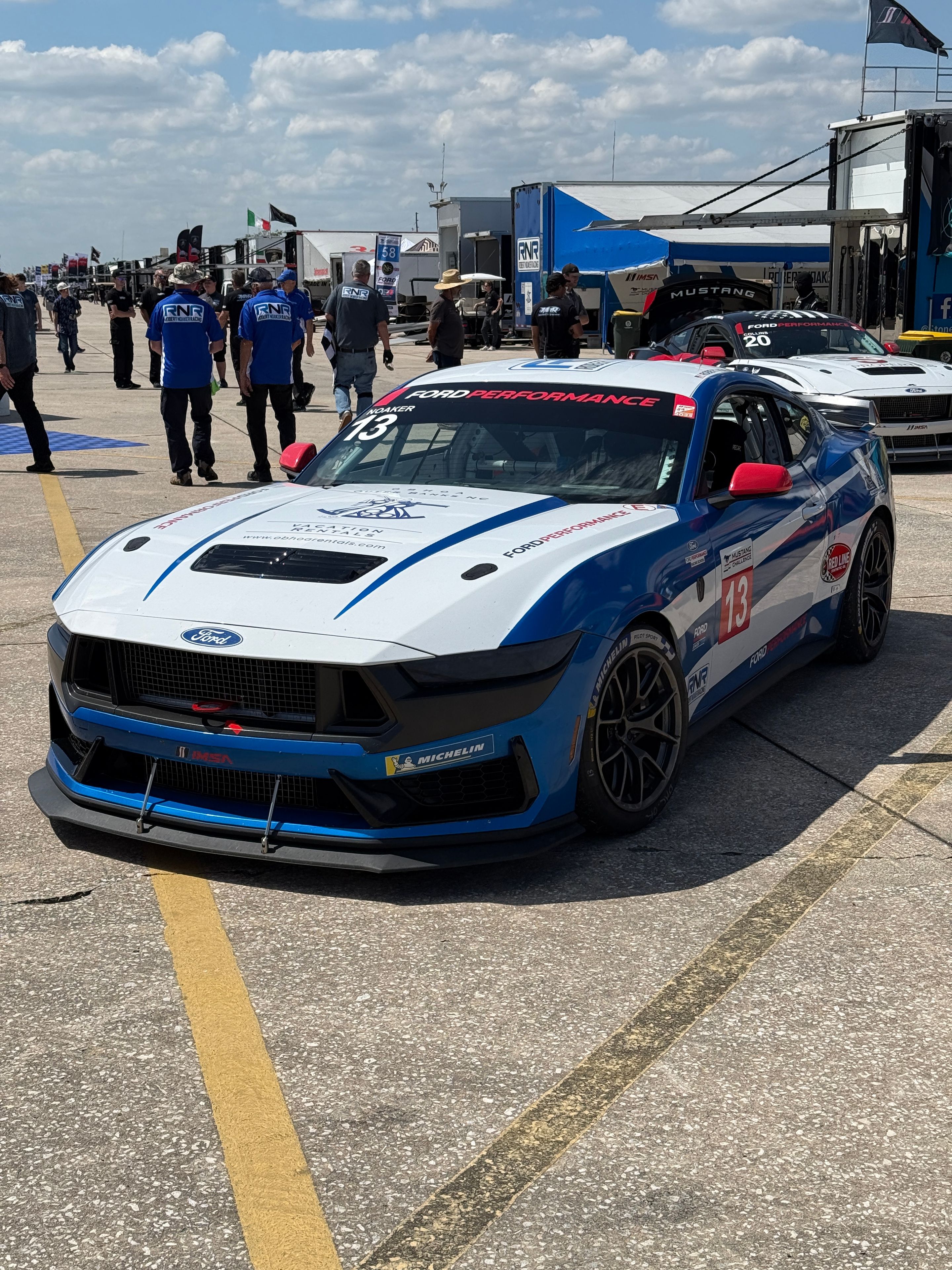 Multicolor Ford Performance Mustang Dark Horse R with 18" VS-5RE Apex wheels in Anthracite