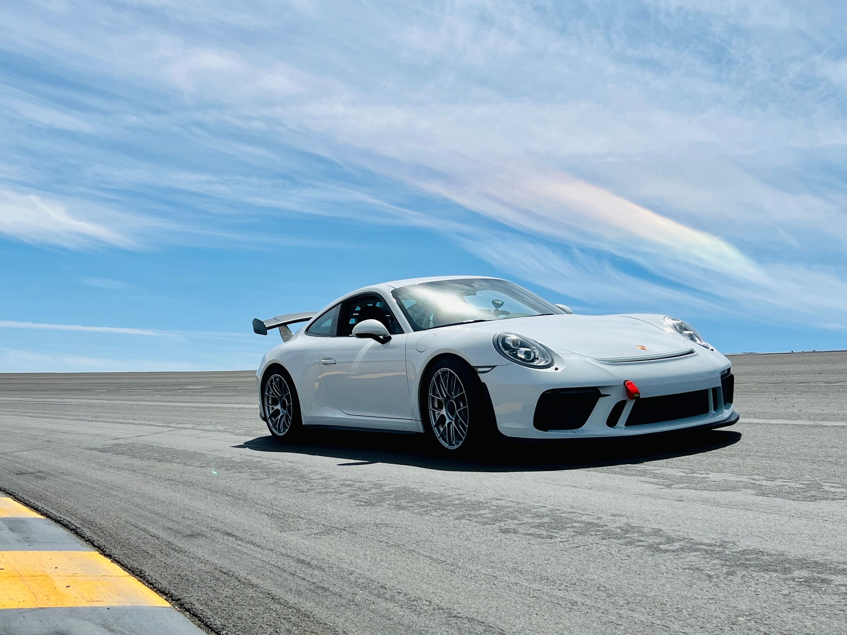 White Porsche 911 991.2 GT3 with 19" EC-7RS Apex wheels in Race Silver