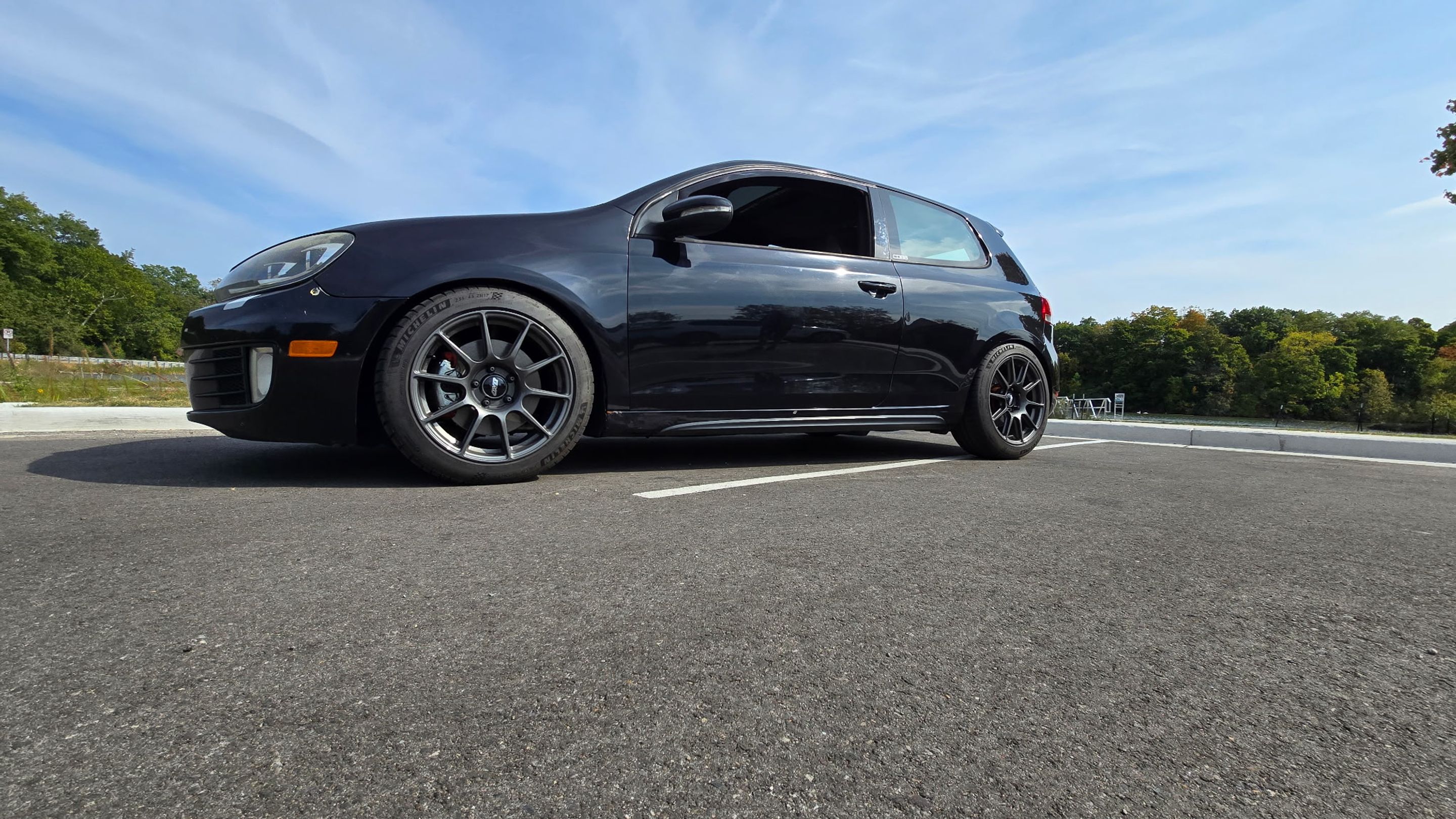 Black VW MK6 GTI with 17" SM-10 Apex wheels in Anthracite