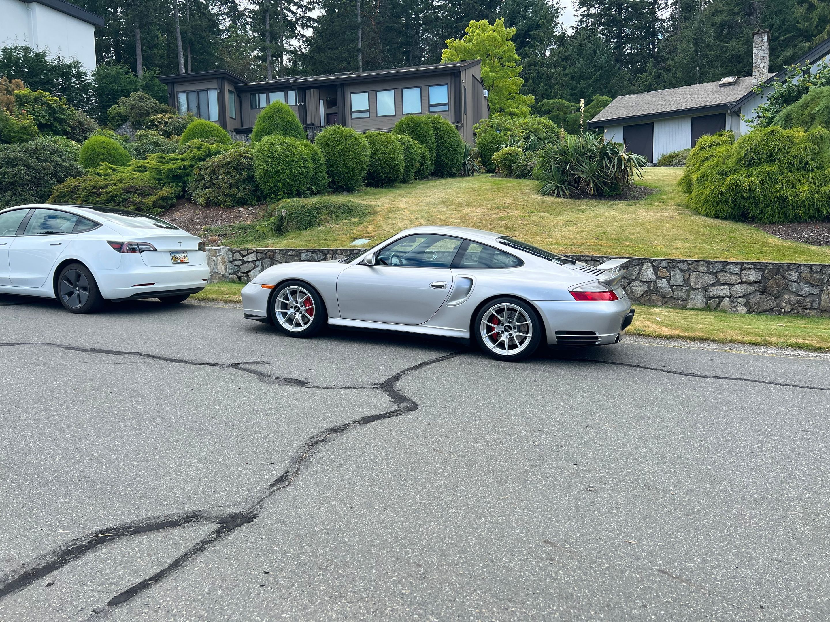 Silver Porsche 911 996 Turbo with 18" VS-5RS Apex wheels in Brushed Clear