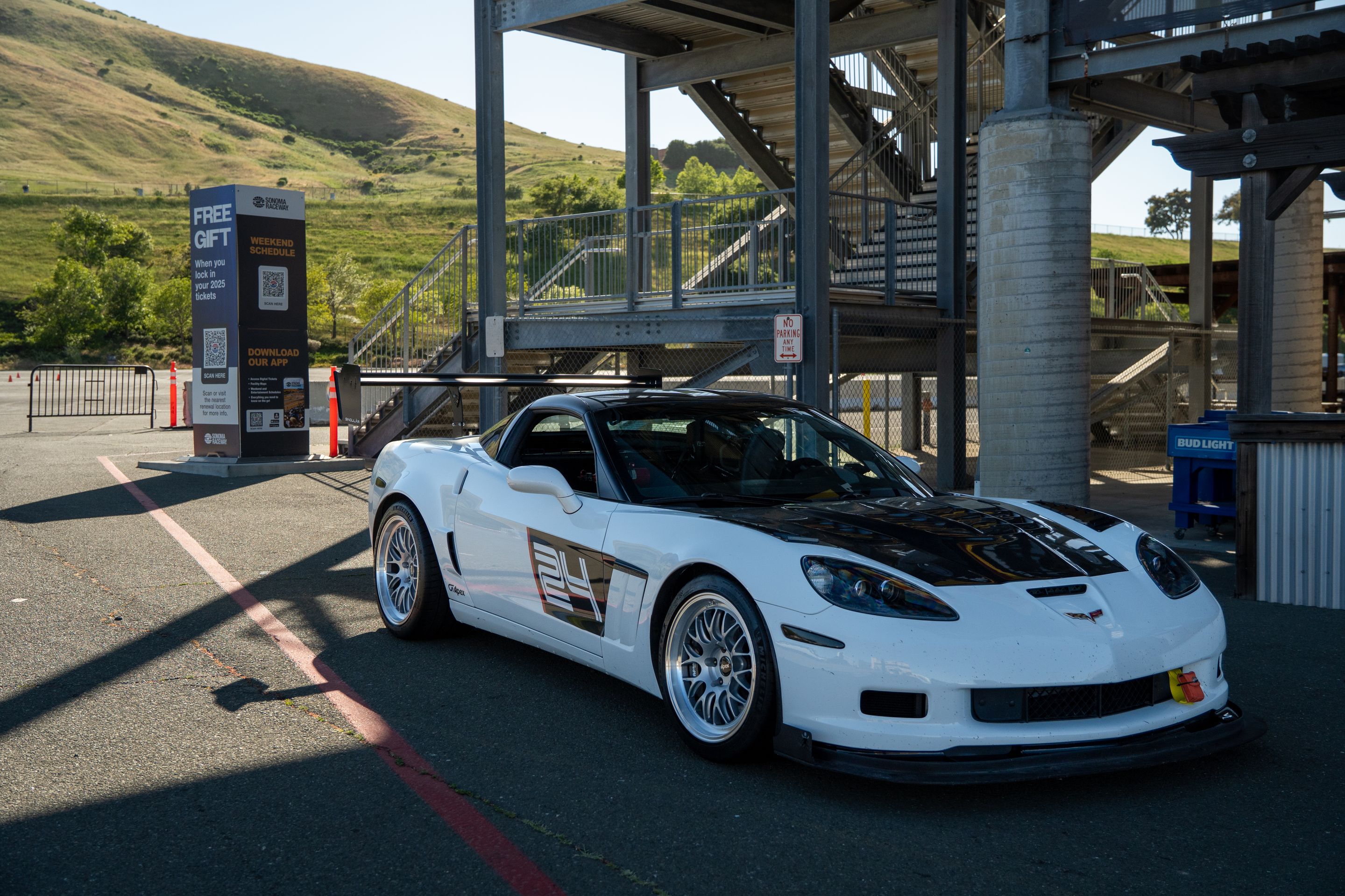 White Chevrolet C6 Corvette Grand Sport with 18"/19" ML-10RT Apex wheels in Machined Lip Race Silver