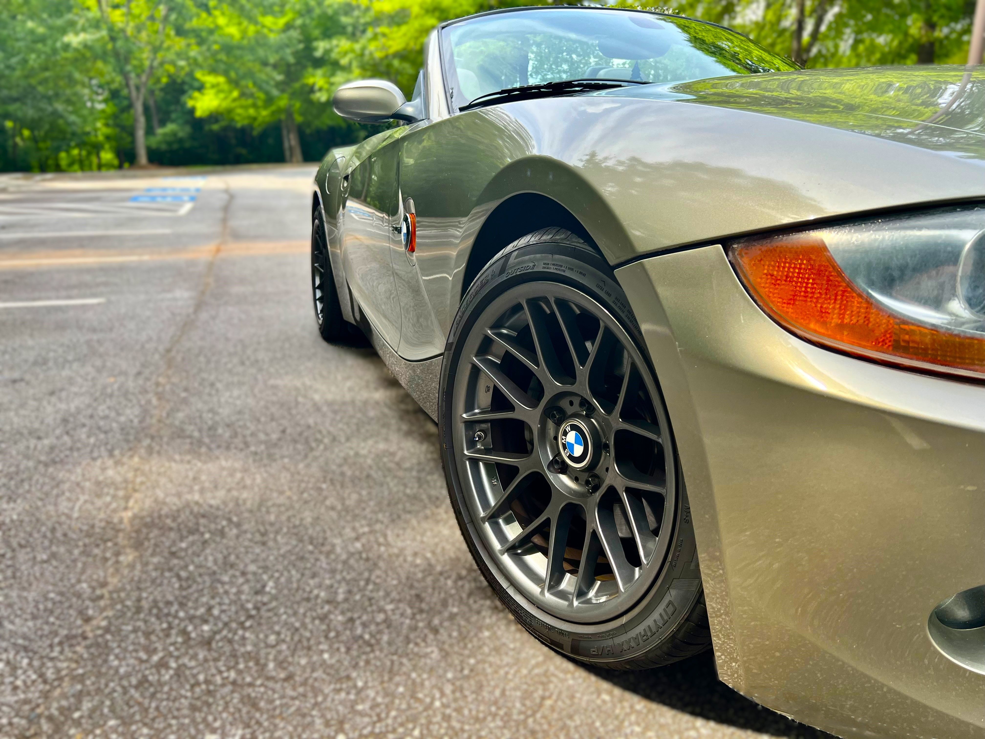 BMW E85 Roadster Z4 with 17