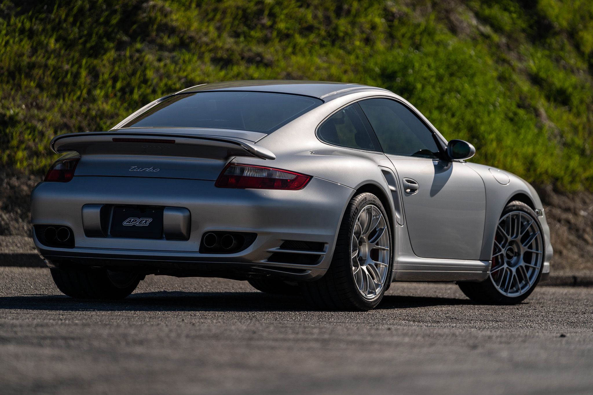 Silver Porsche 911 997 Turbo with 19" EC-7RS Apex wheels in Race Silver