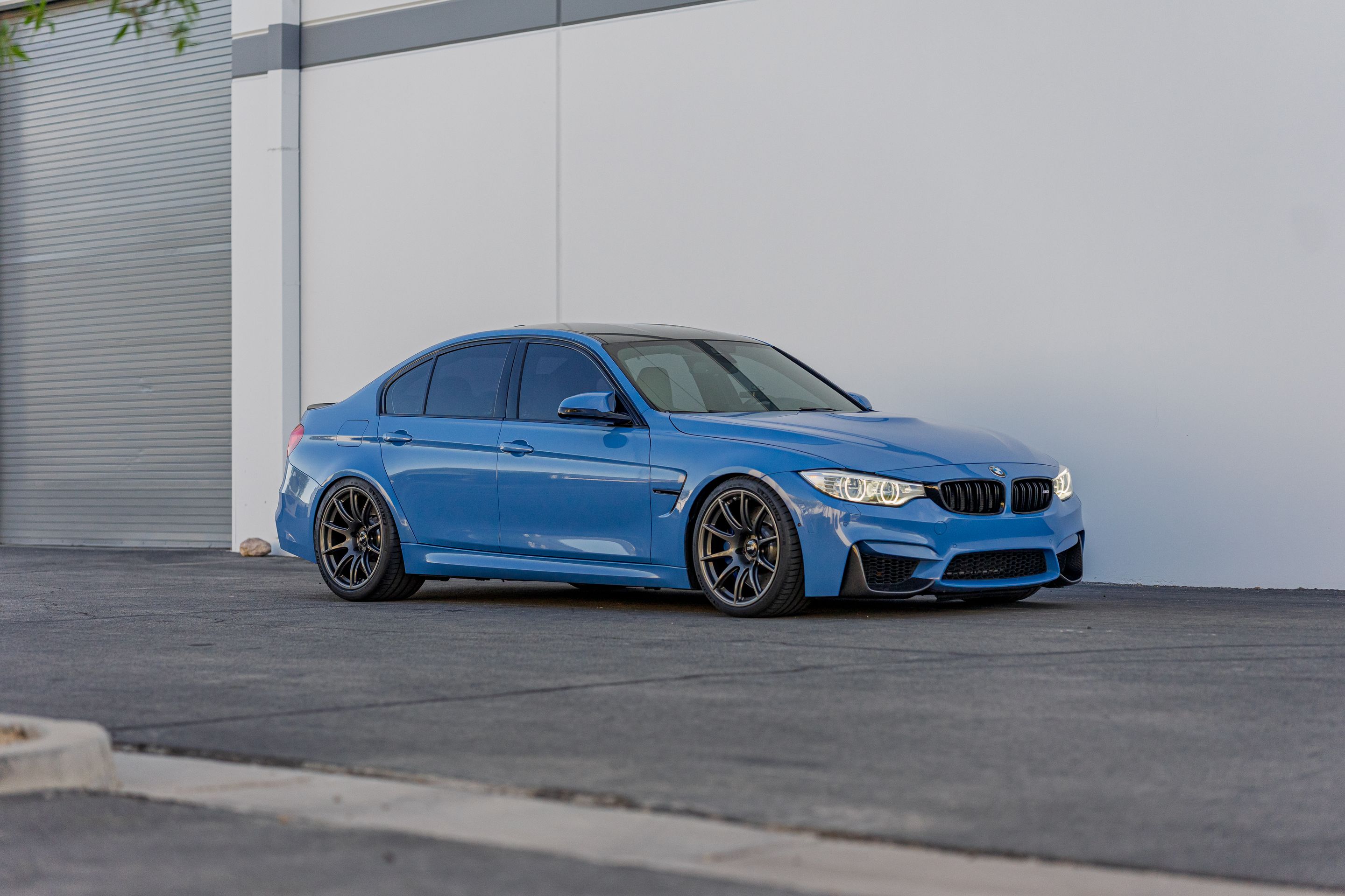 Blue BMW F80 M3 with 19" SM-10 Apex wheels in Anthracite