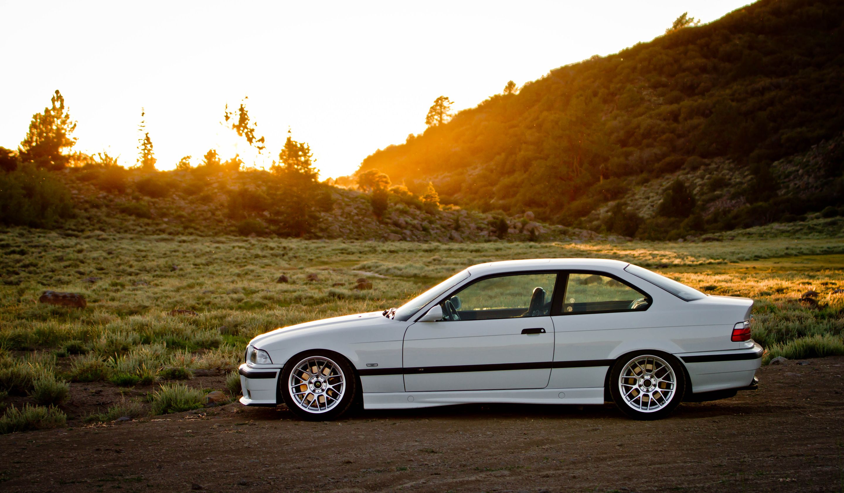 White BMW E36 M3 with 17" ARC-8 Apex wheels in Hyper Silver