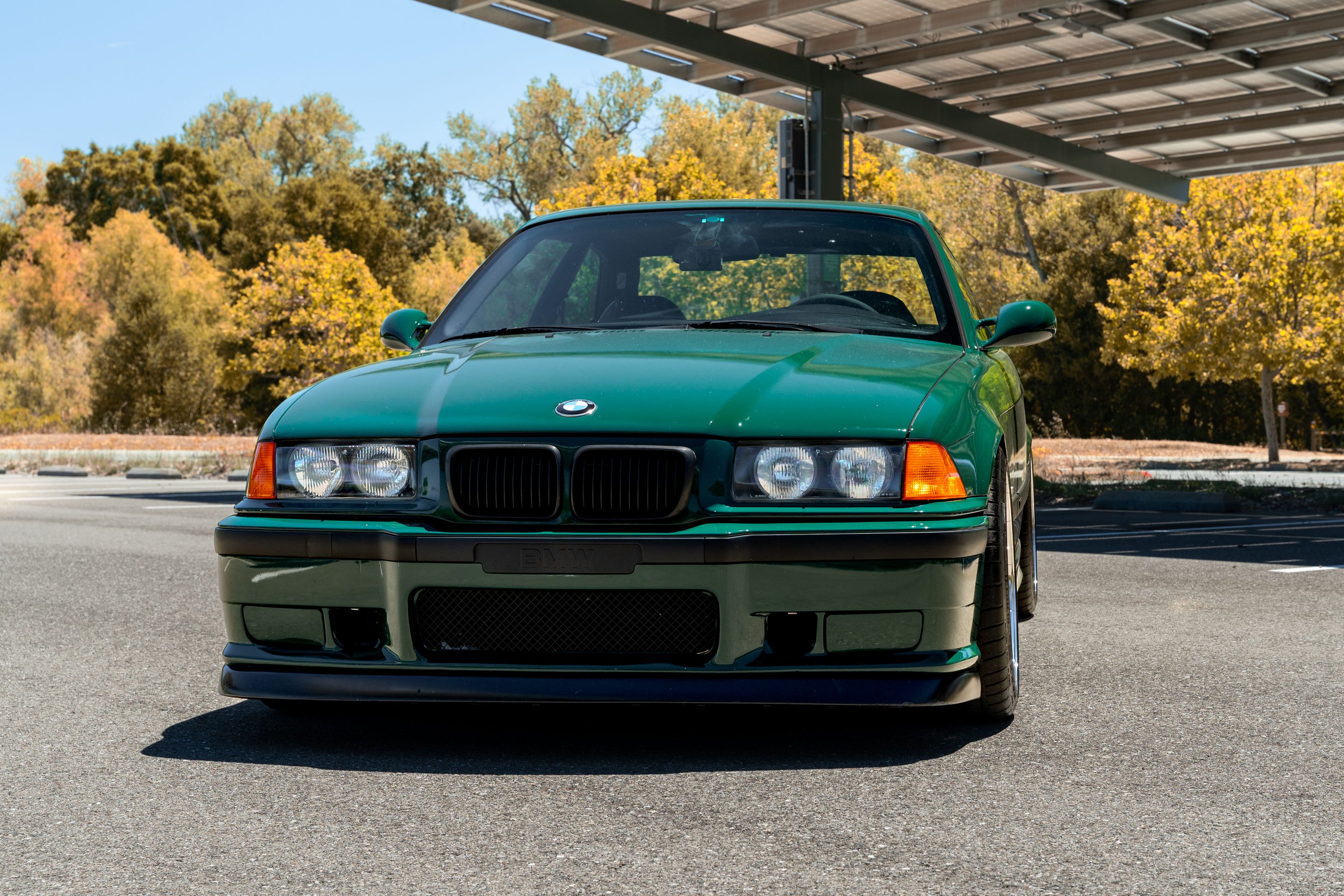 Green BMW E36 M3 with 18" ML-7RT Apex wheels in Machined Lip Anthracite