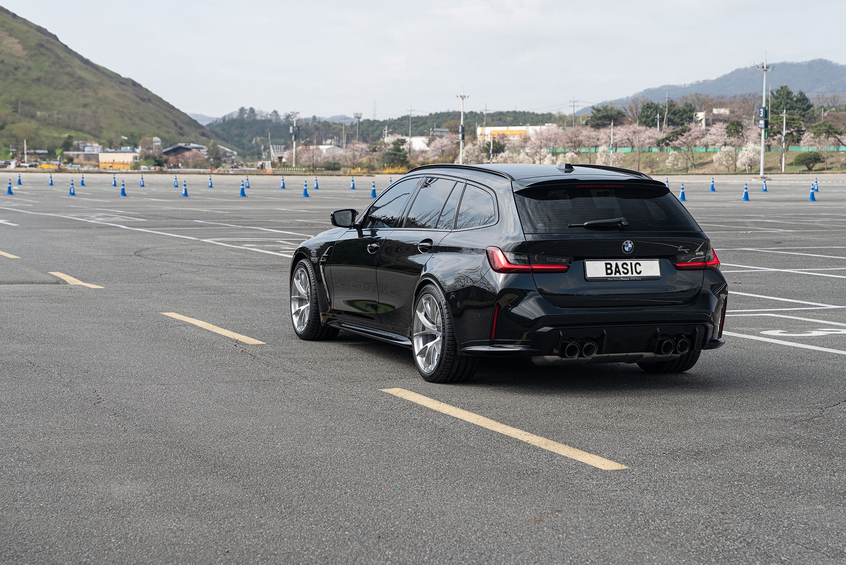 Black BMW G80 M3 with 19" VS-5RS Apex wheels in Brushed Clear