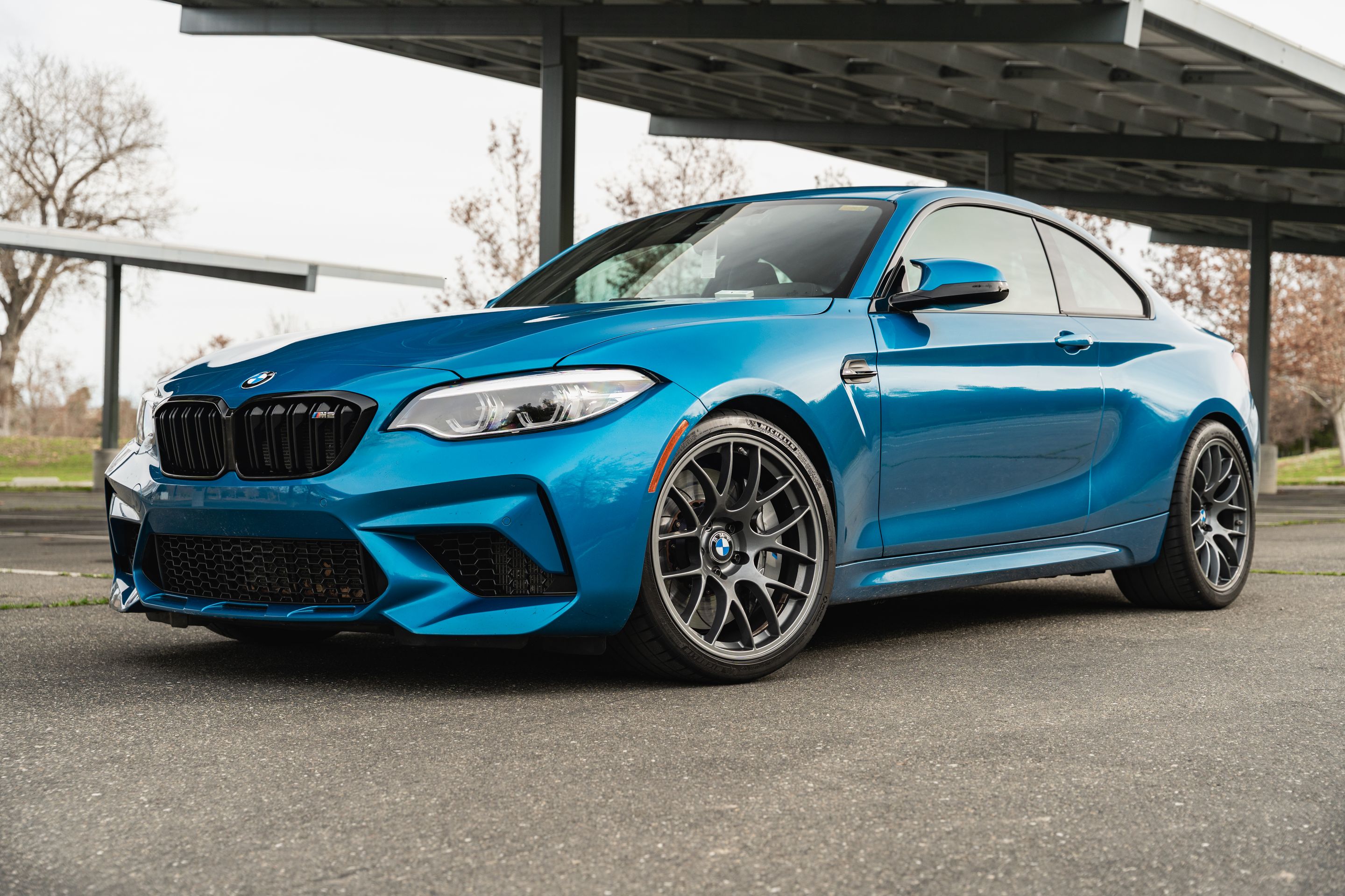 Blue BMW F87 M2 with 19" EC-7 Apex wheels in Anthracite