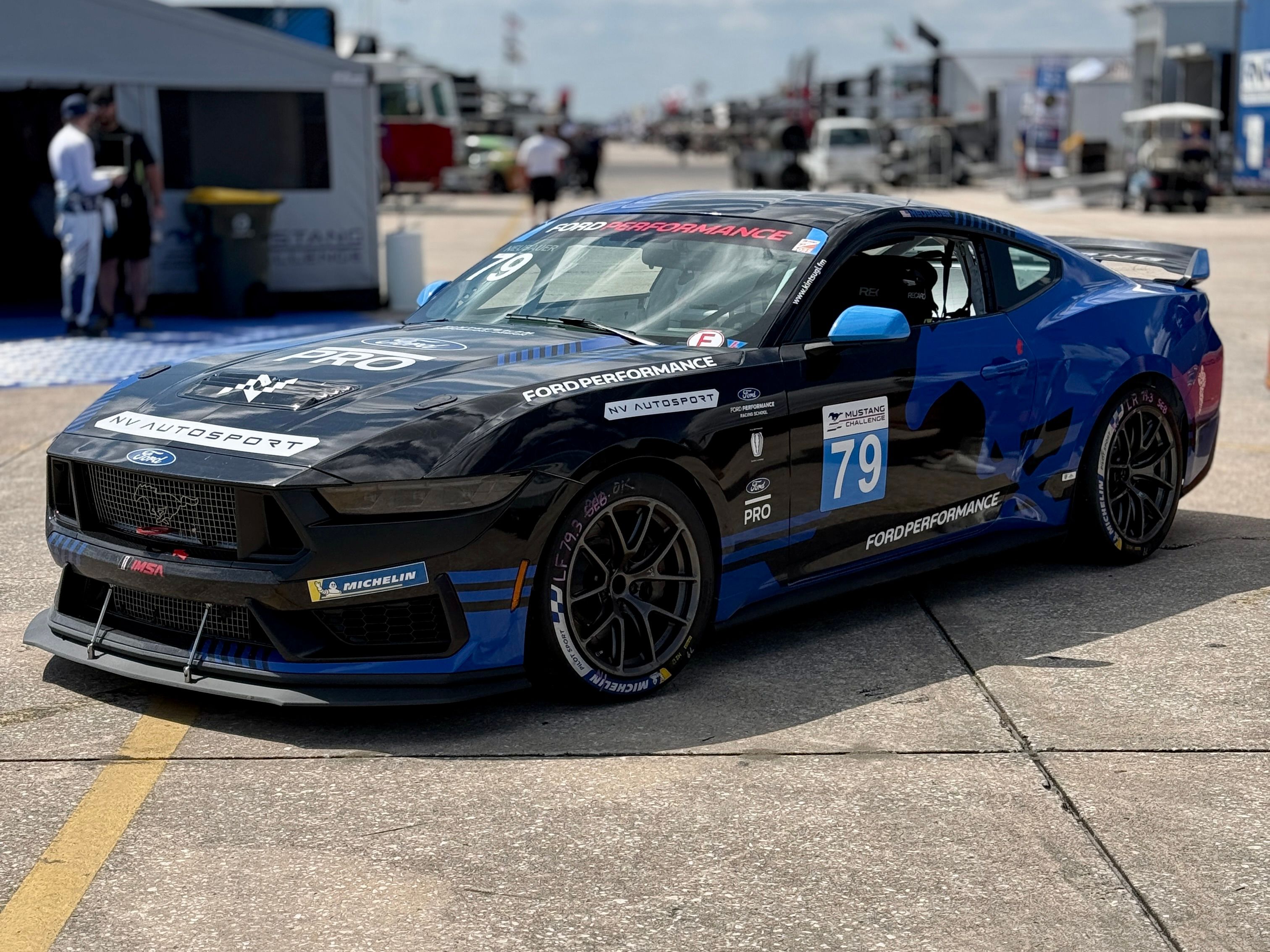 Black Ford Mustang - VS-5RE in Anthracite