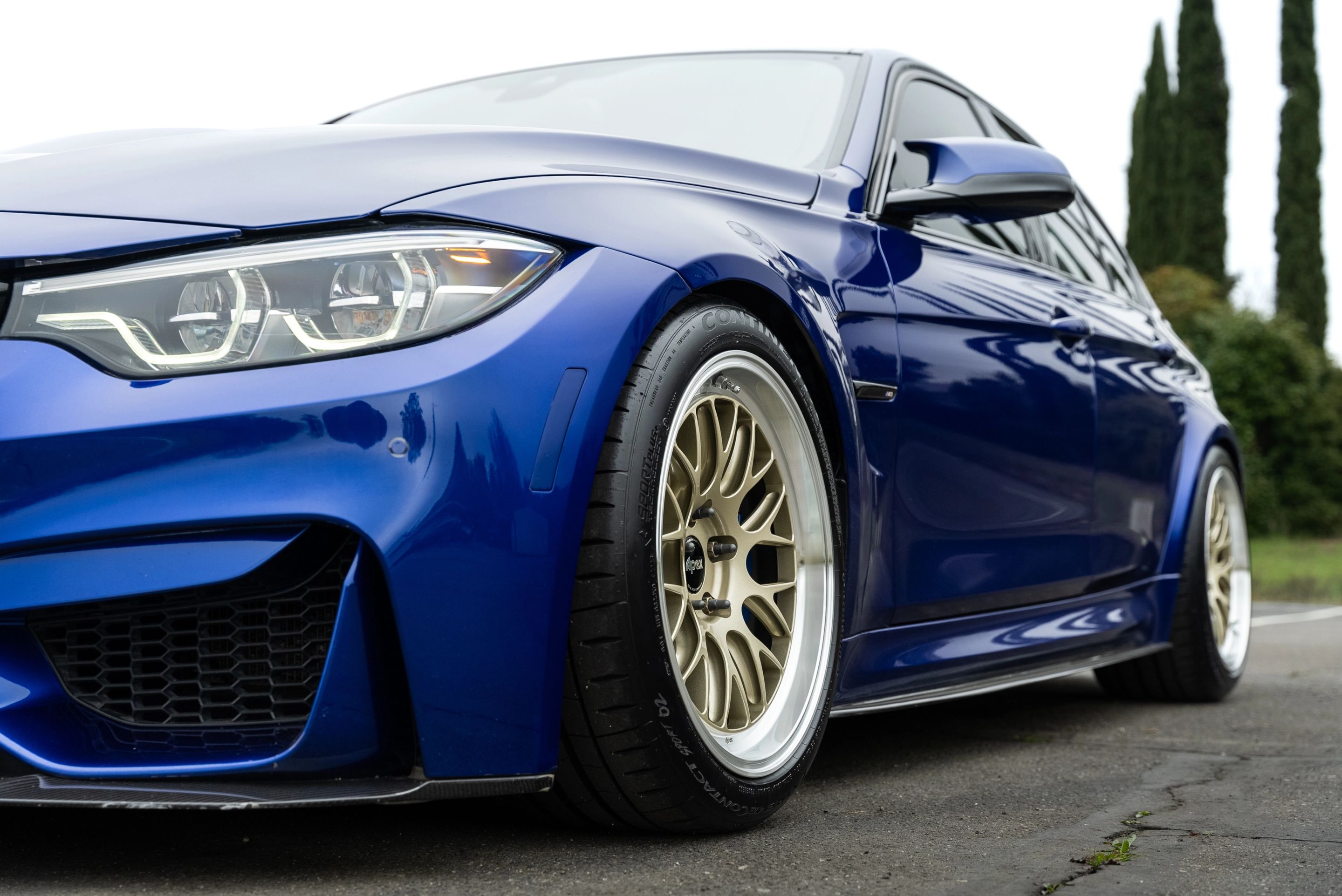 Blue BMW F80 M3 with 18" ML-10RT Apex wheels in Machined Lip Gloss Motorsport Gold